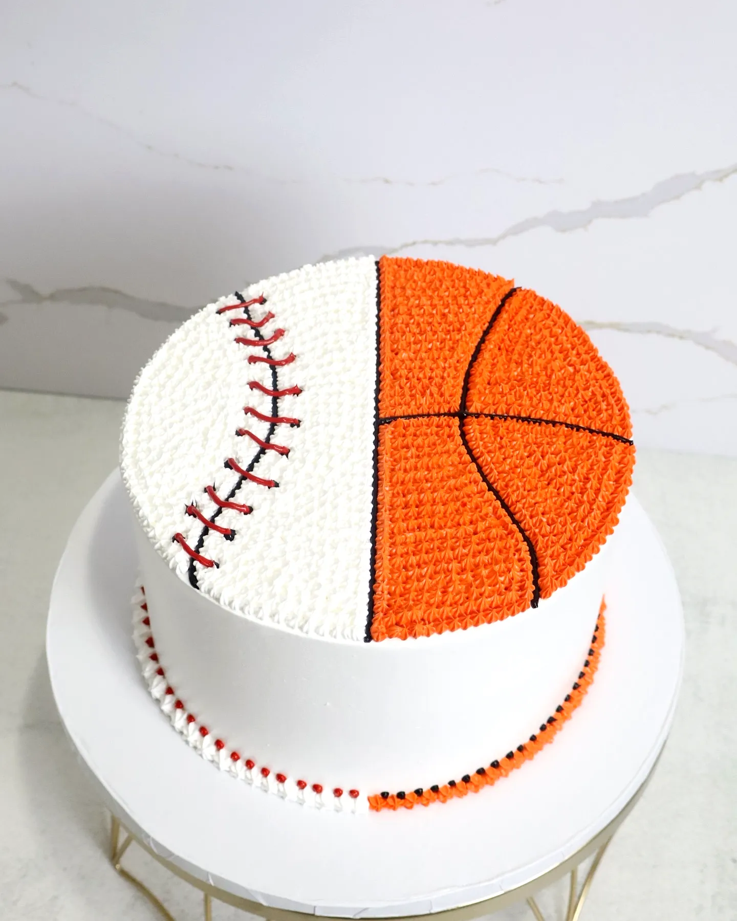 Adorable basketball birthday cake design with creative split decoration