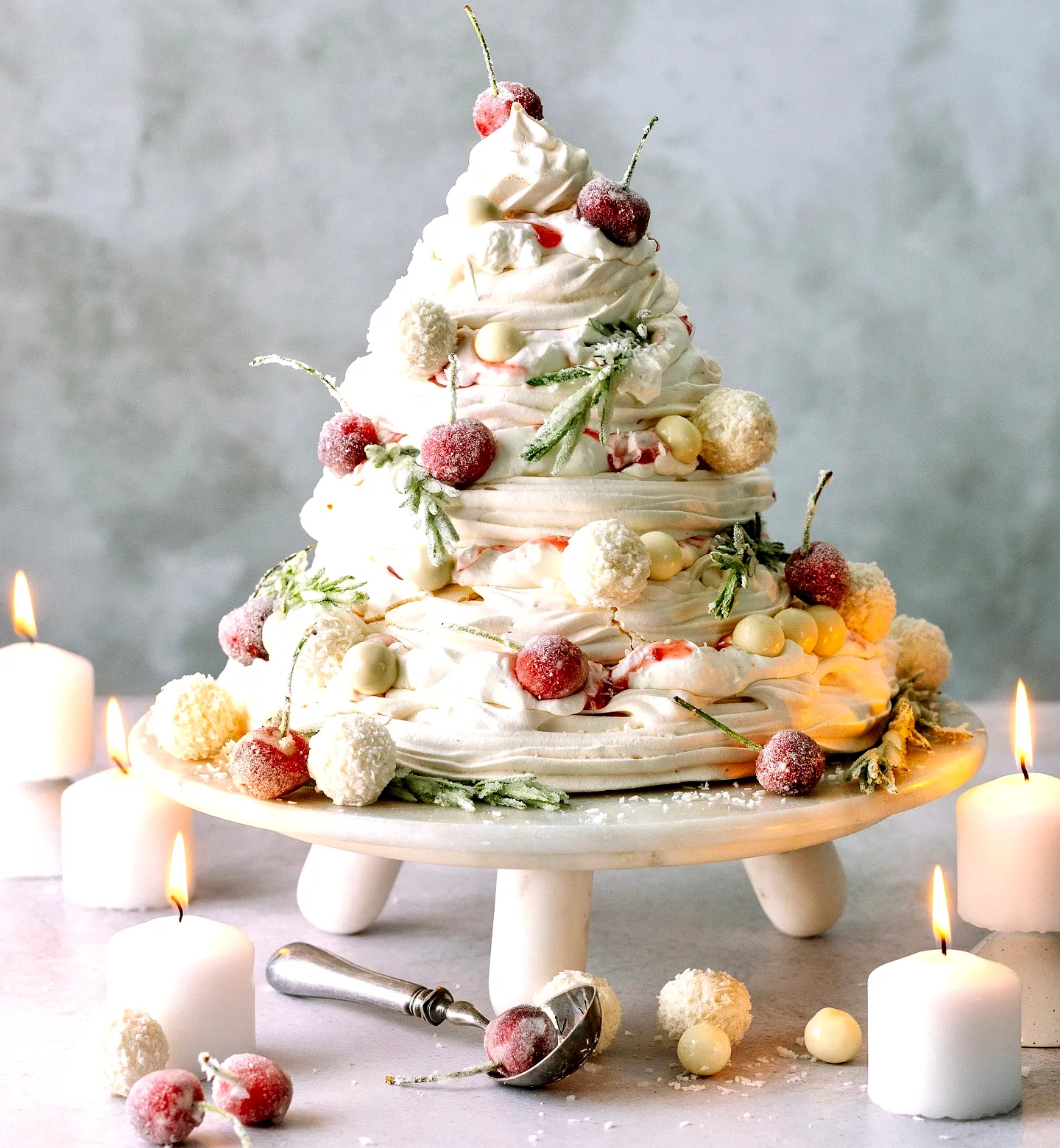 Adorable Christmas Cake Design with Meringue and Sugared Fruits