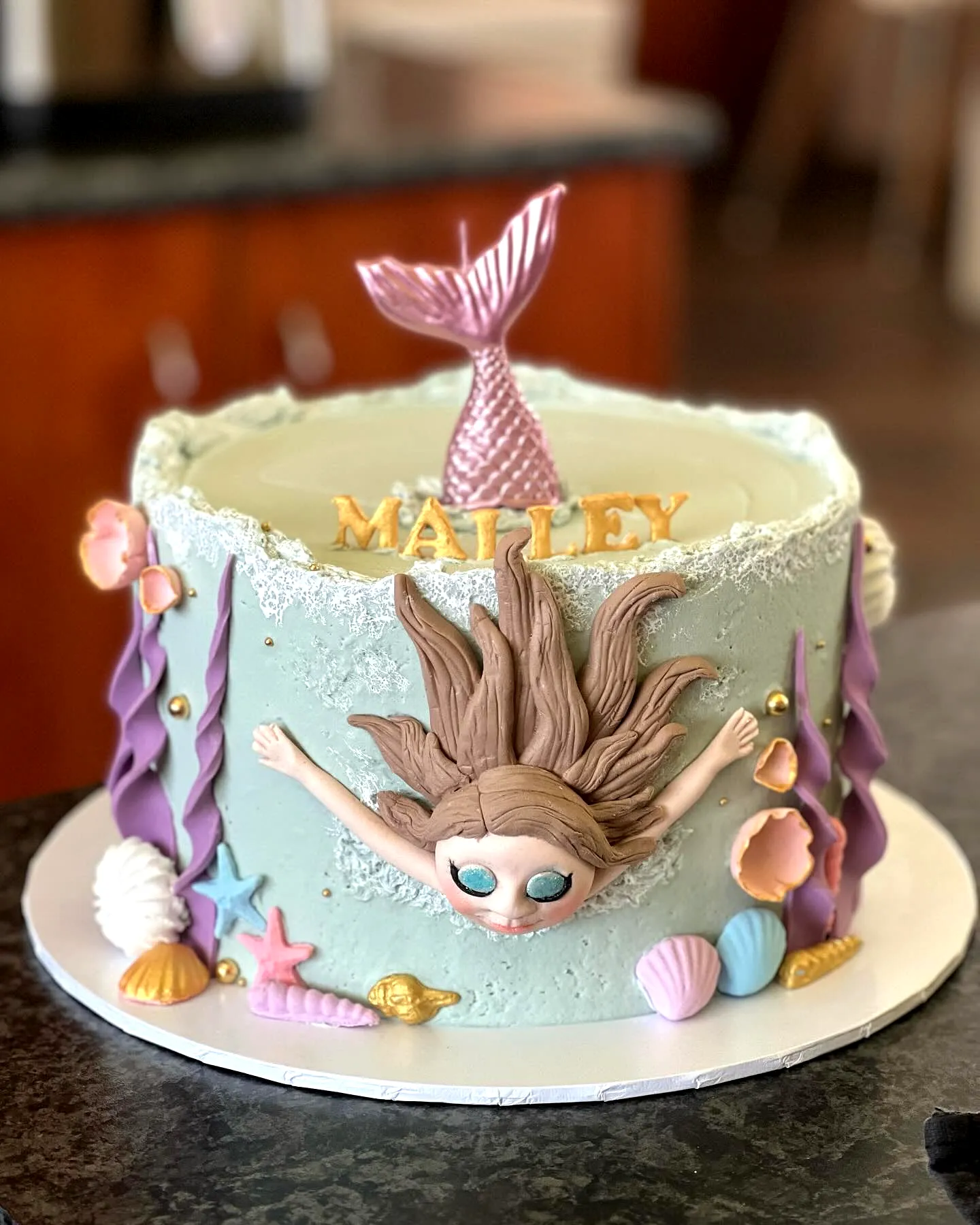 Adorable mermaid cake for a vibrant underwater celebration