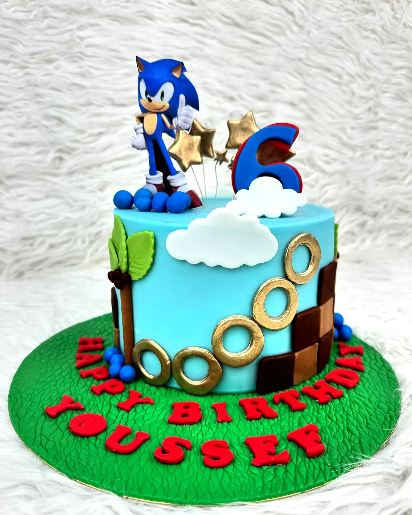 Adorable Sonic Birthday Cake Design for a Fun Celebration