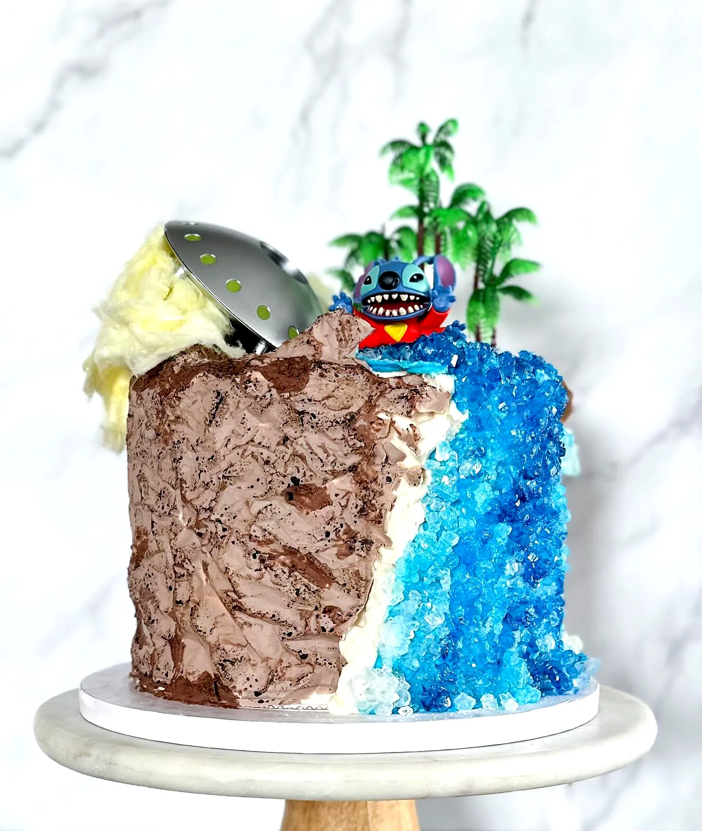 Adorable Stitch Cake Inspired by a Tropical Beach Scene