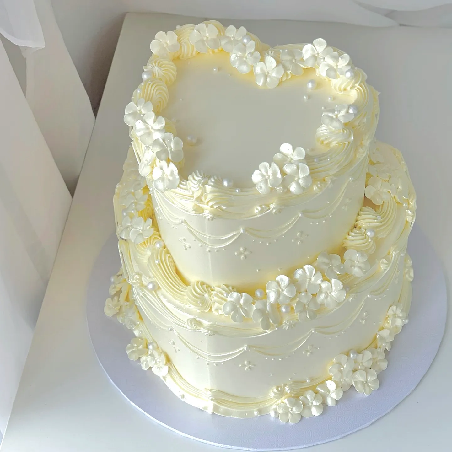 Charming 2 Tier Wedding Cake Design with Elegant Floral Accents