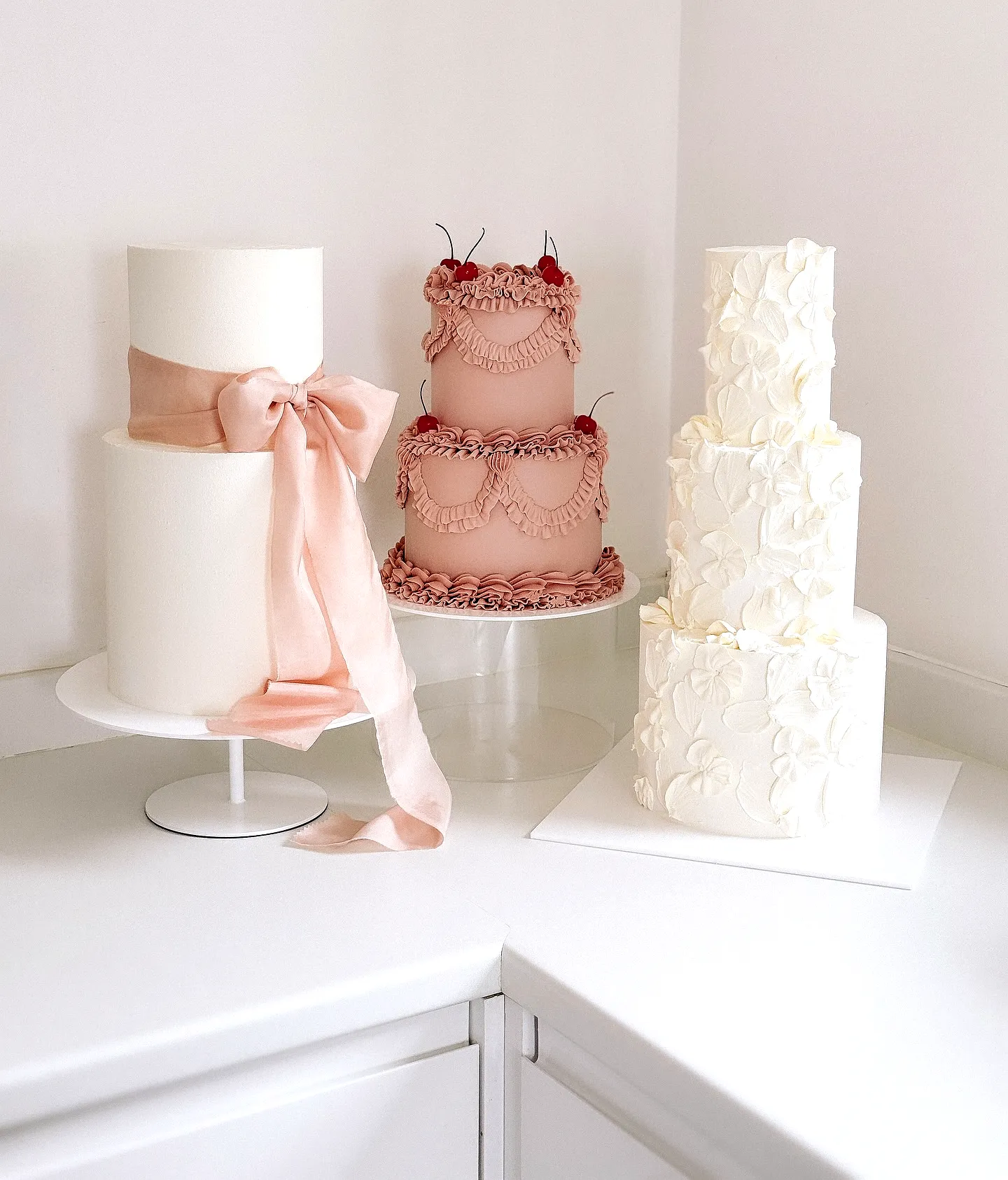 Charming Basic Wedding Cake Design Ideas for a Sophisticated Celebration