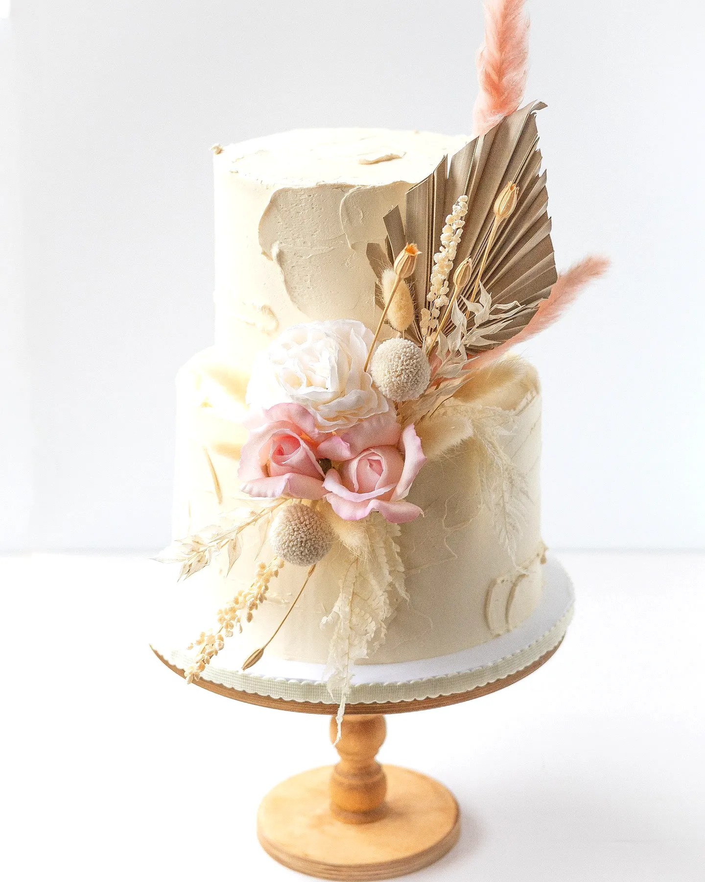 Charming Boho Wedding Cake for a Dreamy Celebration
