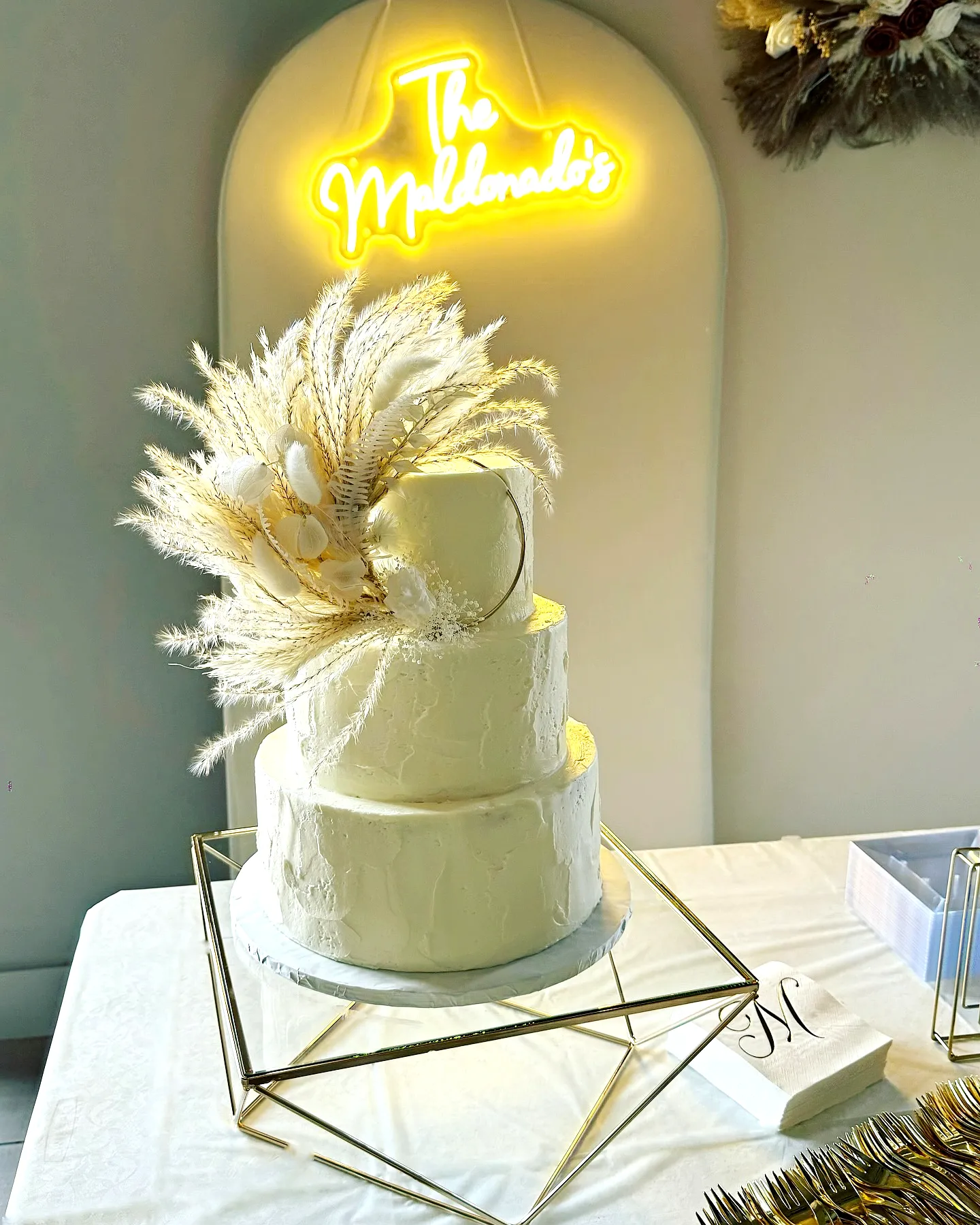 Charming Boho Wedding Cake Perfect for a Modern Celebration