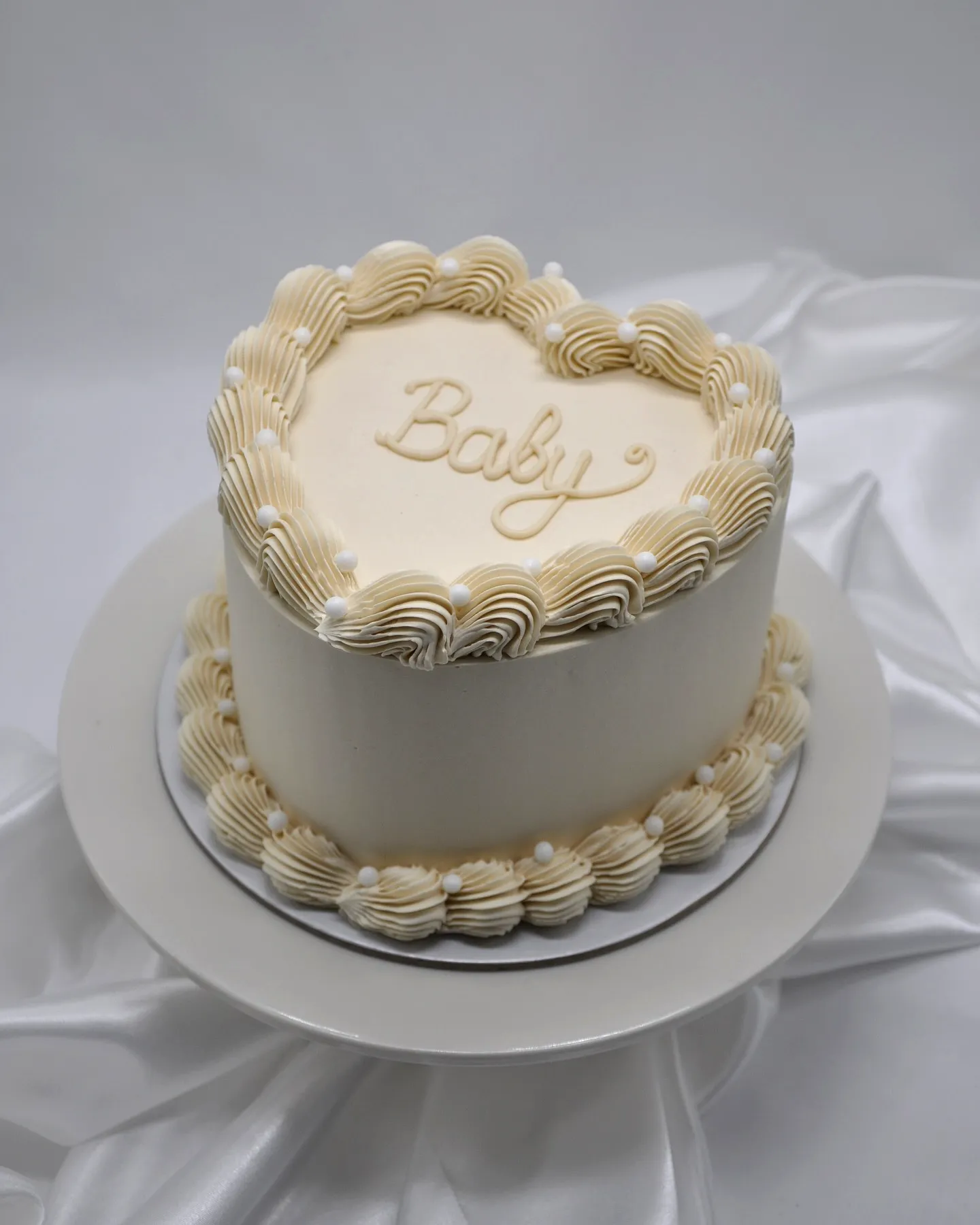 Charming Gender Reveal Cake for an Elegant Celebration