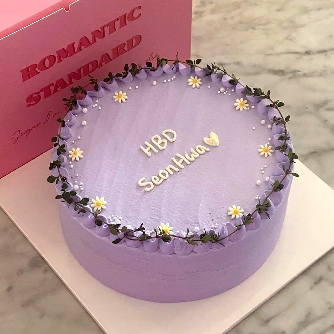 Charming Lavender Birthday Cake with Daisies for Simple Celebrations