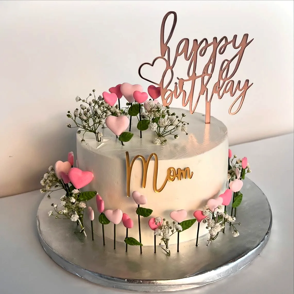 Charming Mother Birthday Cake Design with Elegant Buttercream and Delicate Accents