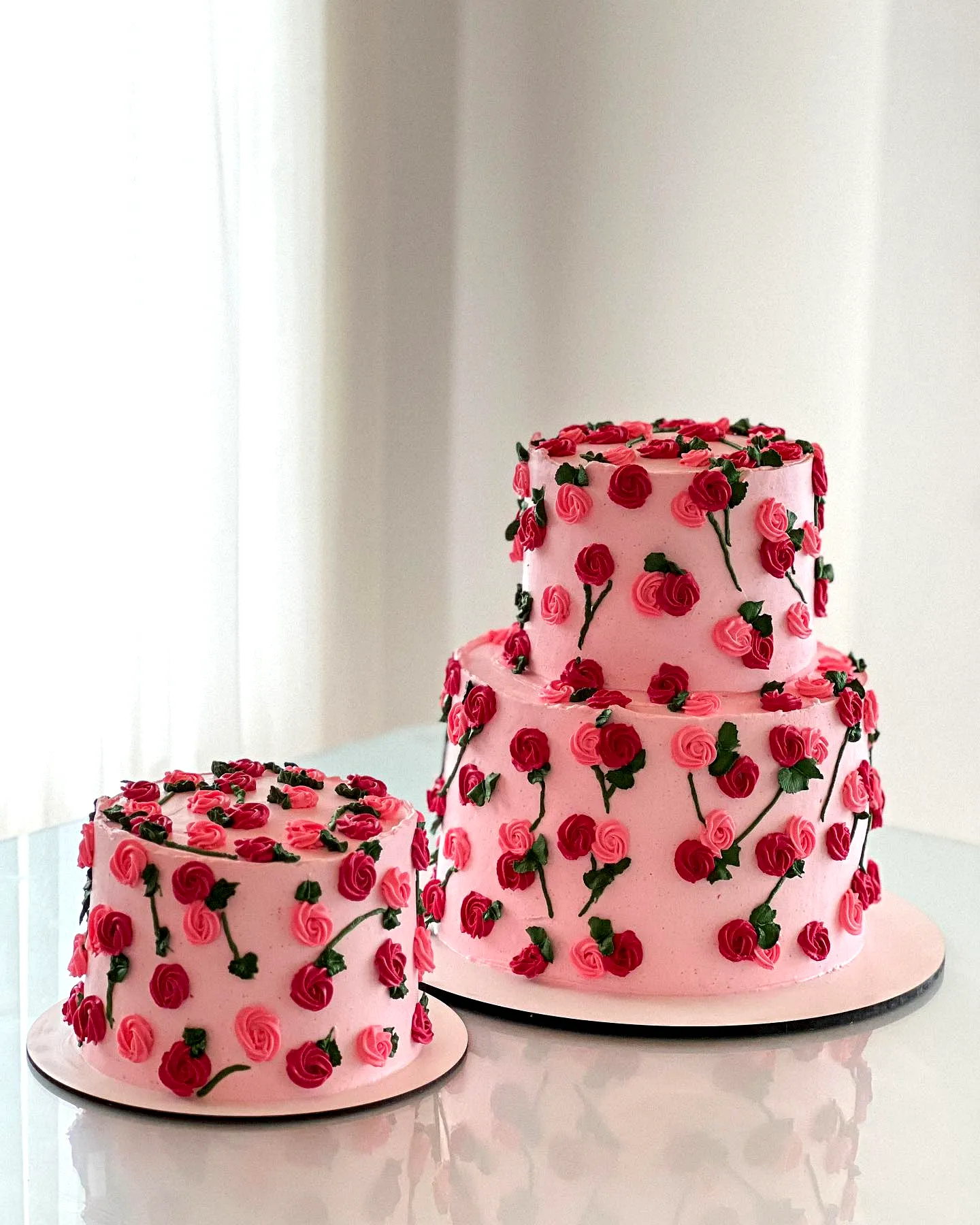Charming Pink Birthday Cake Design with Floral Decorations and Fondant Finish
