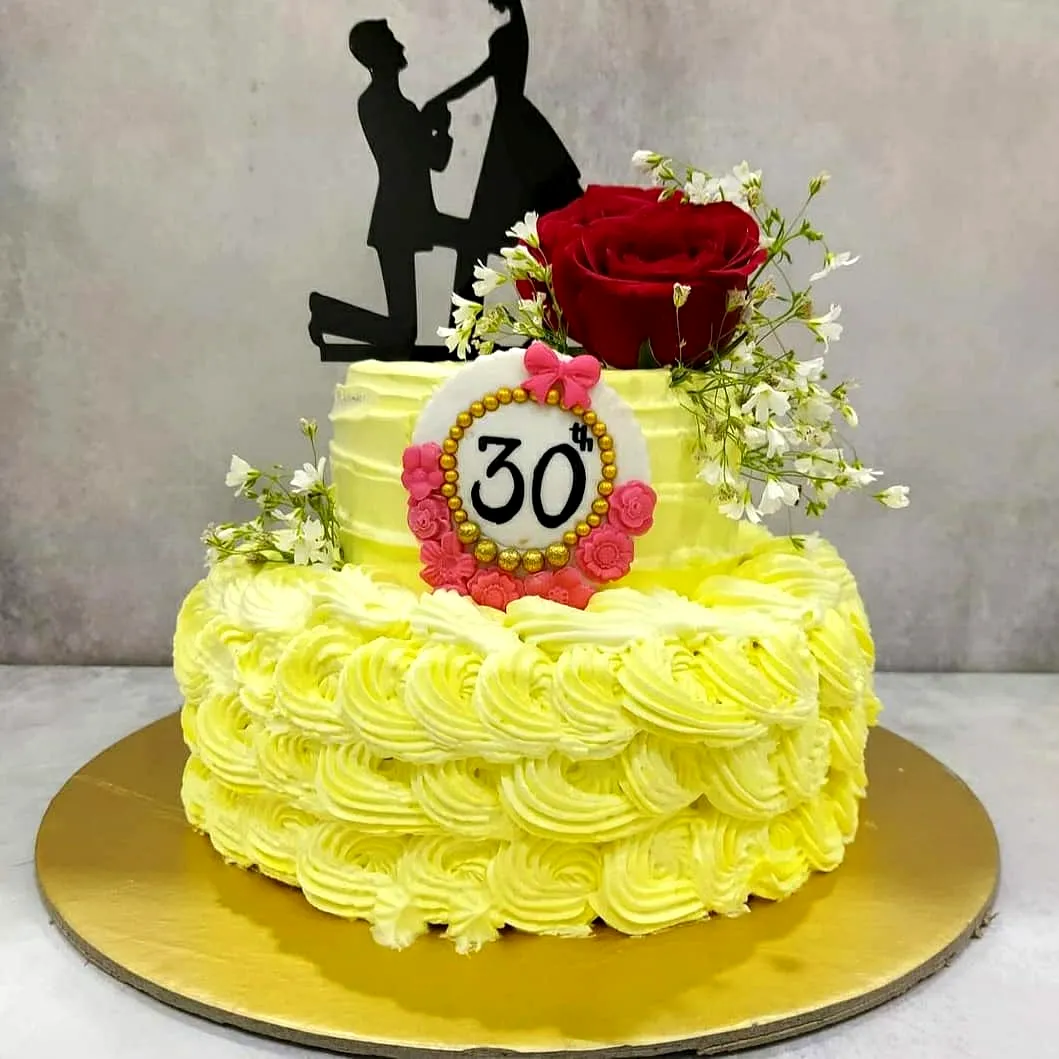 Charming wedding anniversary cake for a colorful celebration