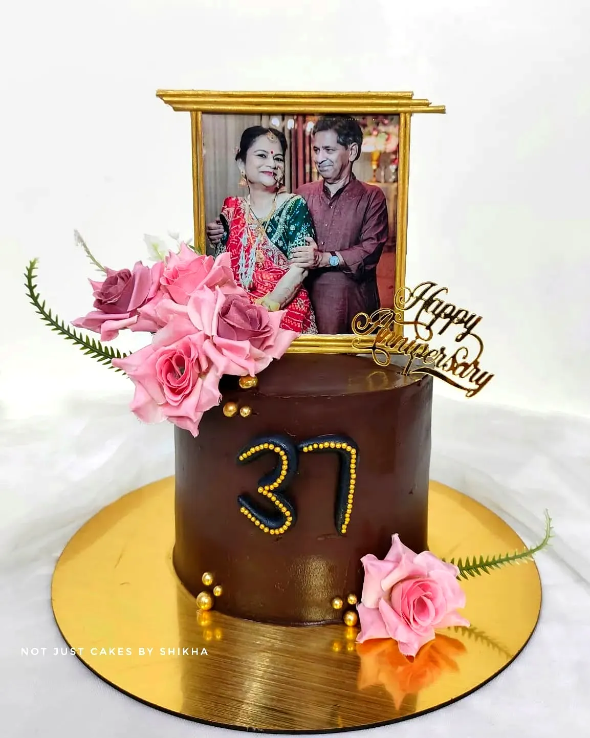 Charming Wedding Anniversary Cake for a Joyful Celebration