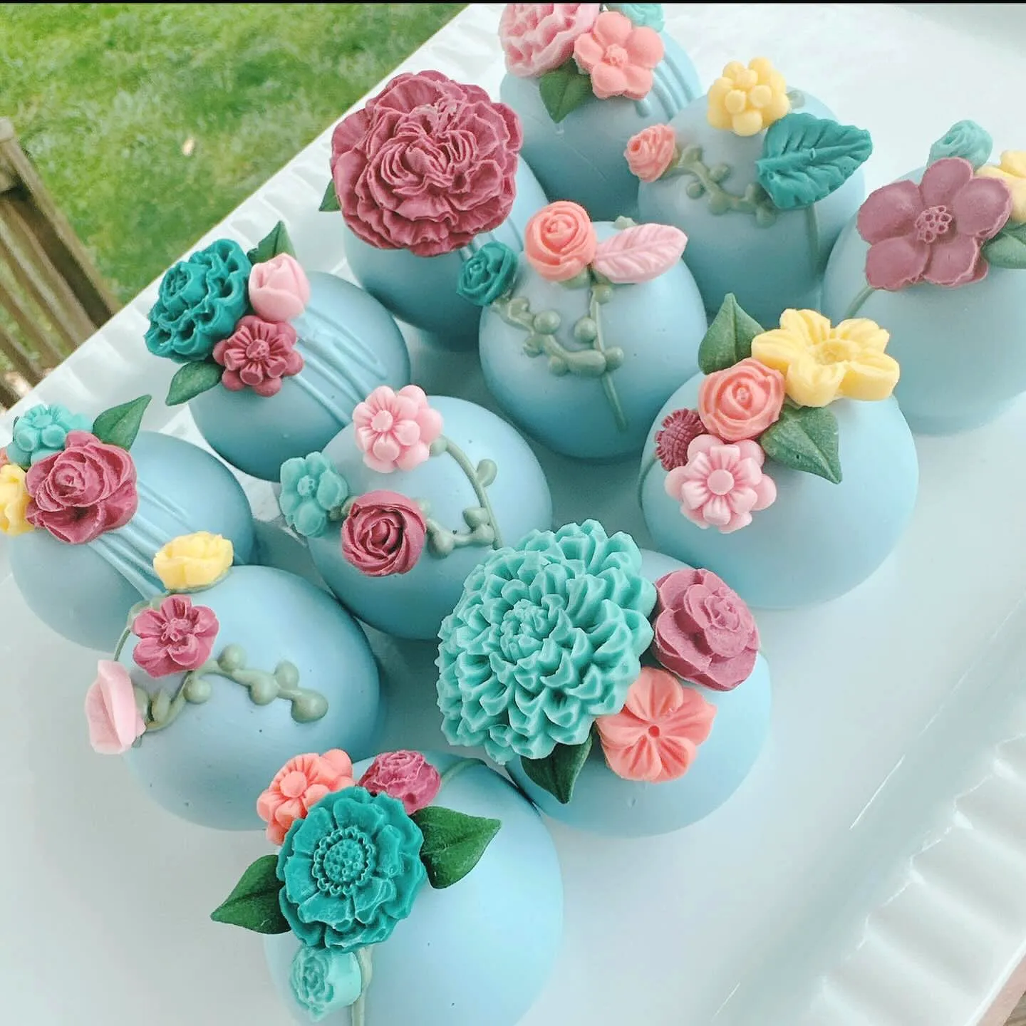 Charming Wedding Cake Pop Design with Vibrant Colors and Floral Decorations