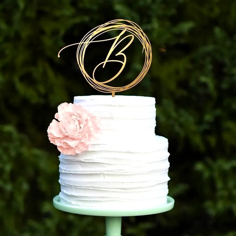 Charming Wedding Cake Topper for a Trendy and Elegant Celebration