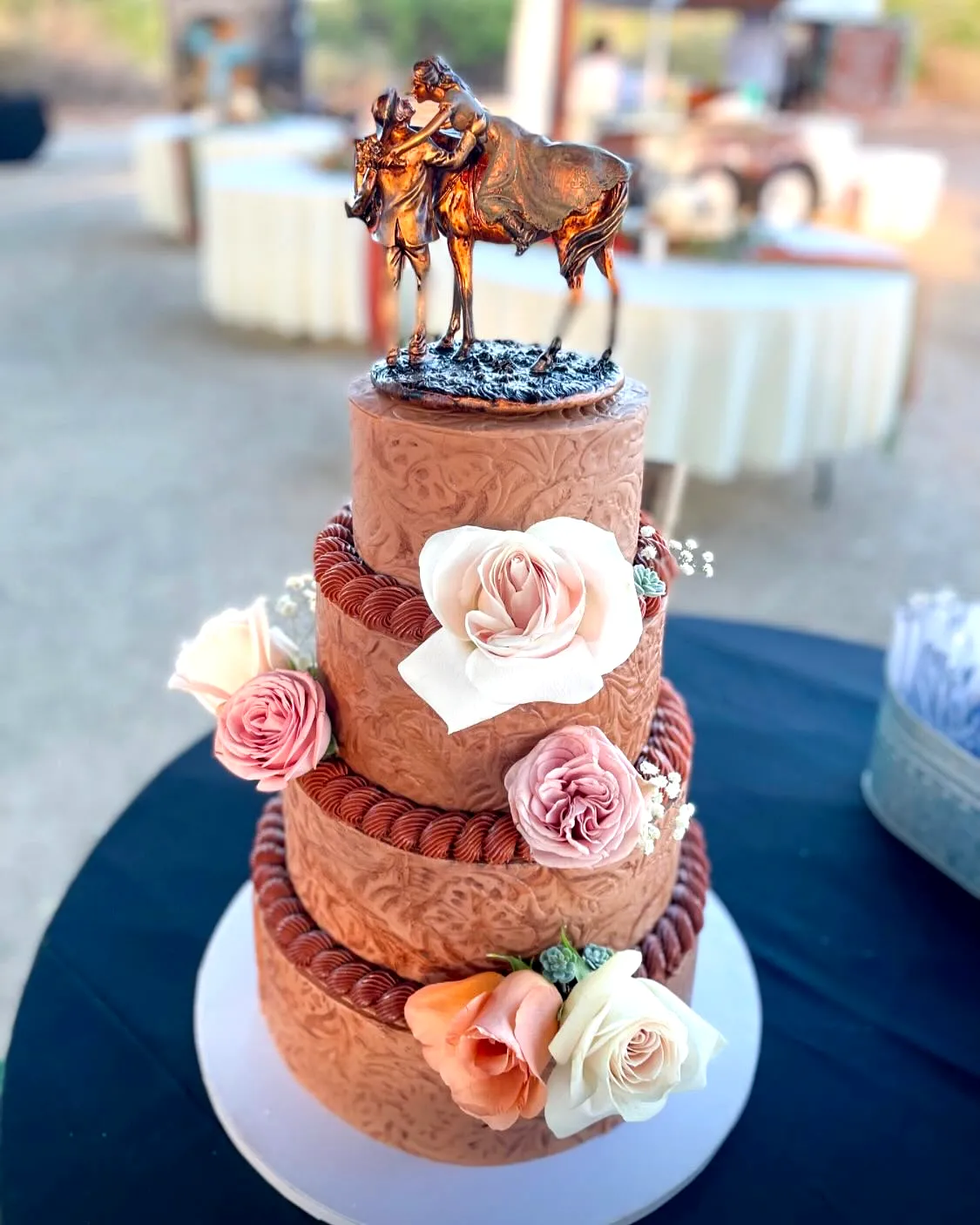 Charming Western Wedding Cake Design with Rustic Elegance and Floral Accents