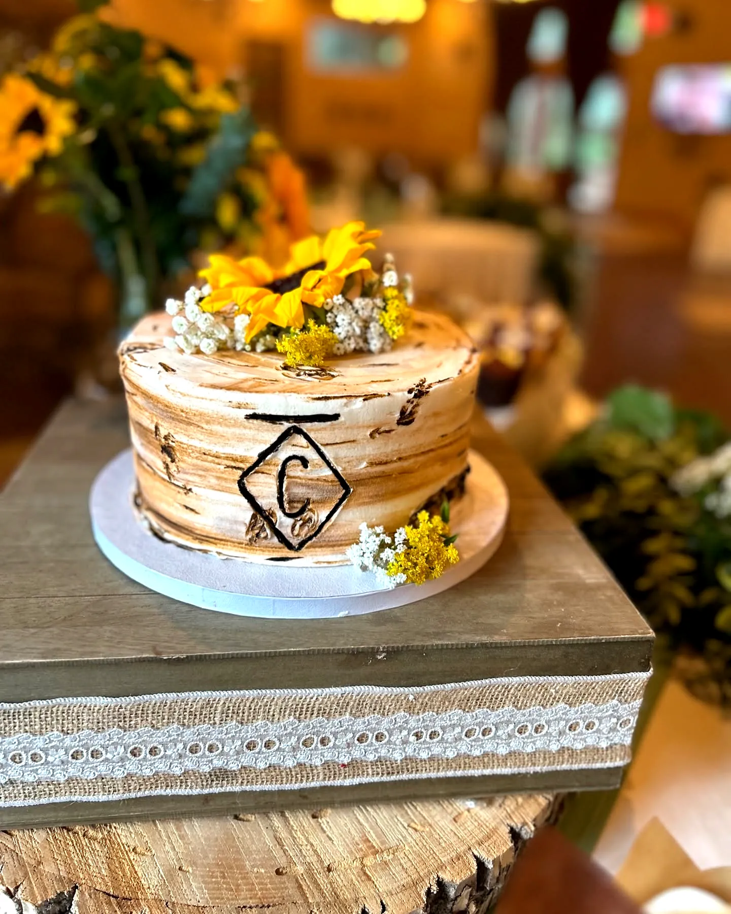 Charming Western Wedding Cake for a Rustic Celebration