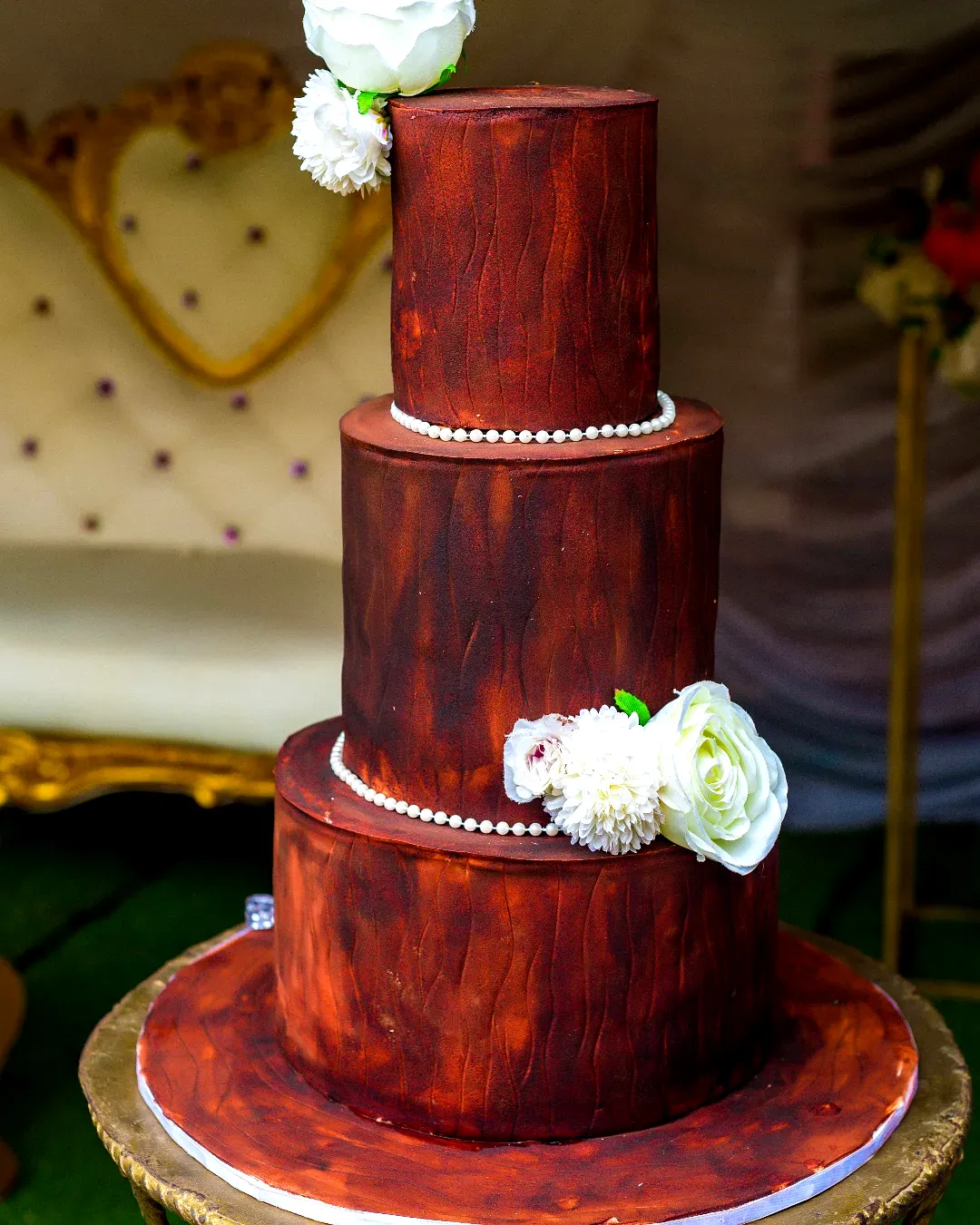 Chic Burgundy Wedding Cake Design for a Rustic Celebration