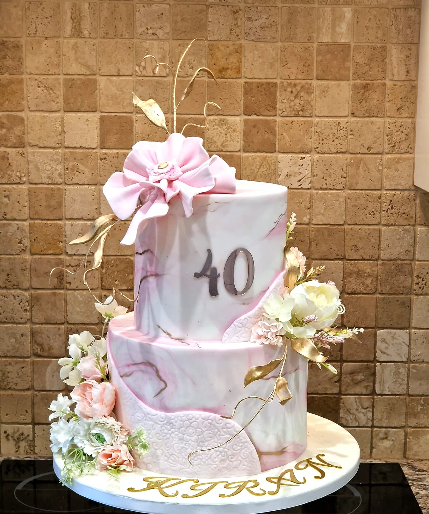 Chic Pink and White 40th Birthday Cake Design for a Milestone Celebration