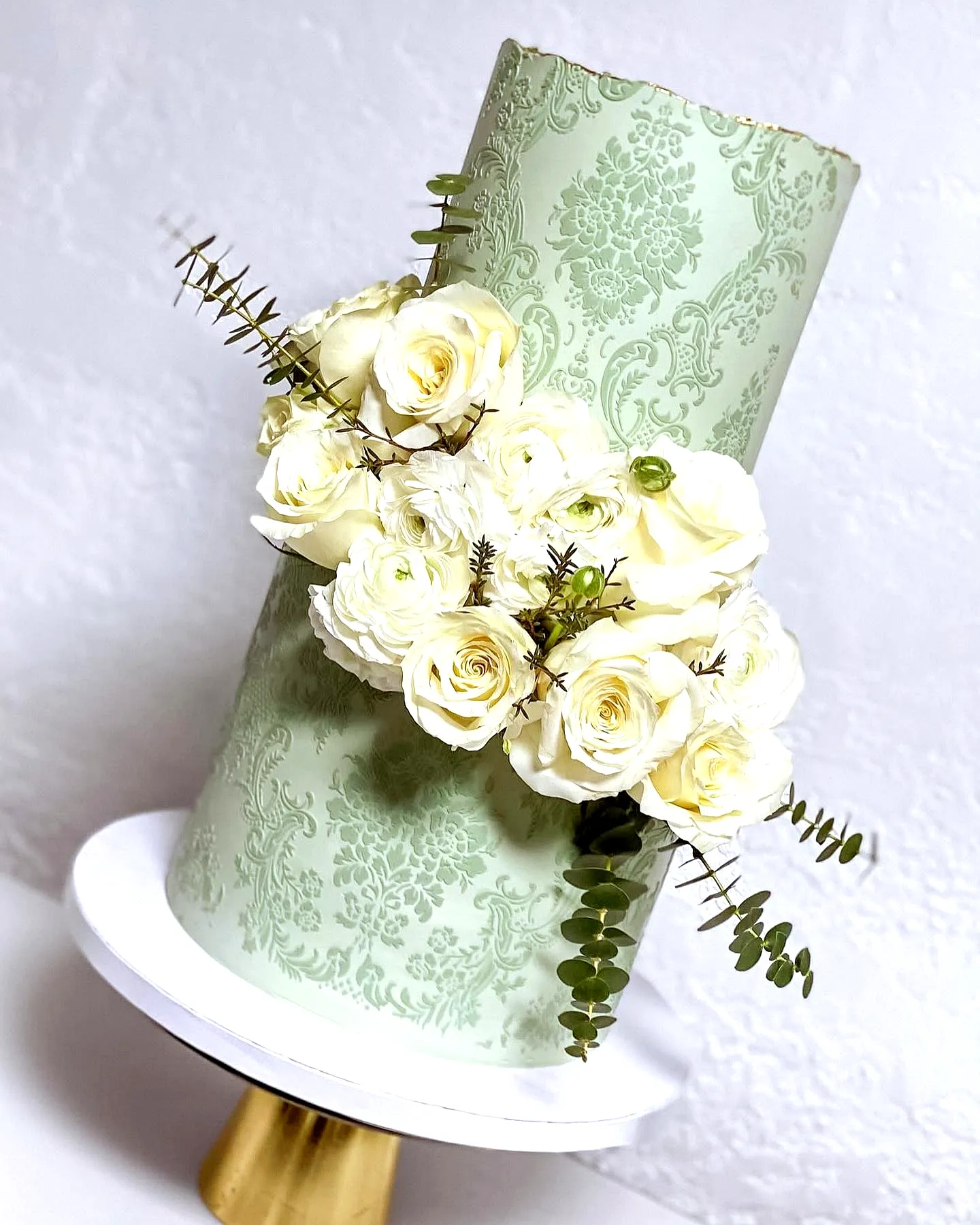 Chic Sage Green Birthday Cake Design for a Sophisticated Celebration