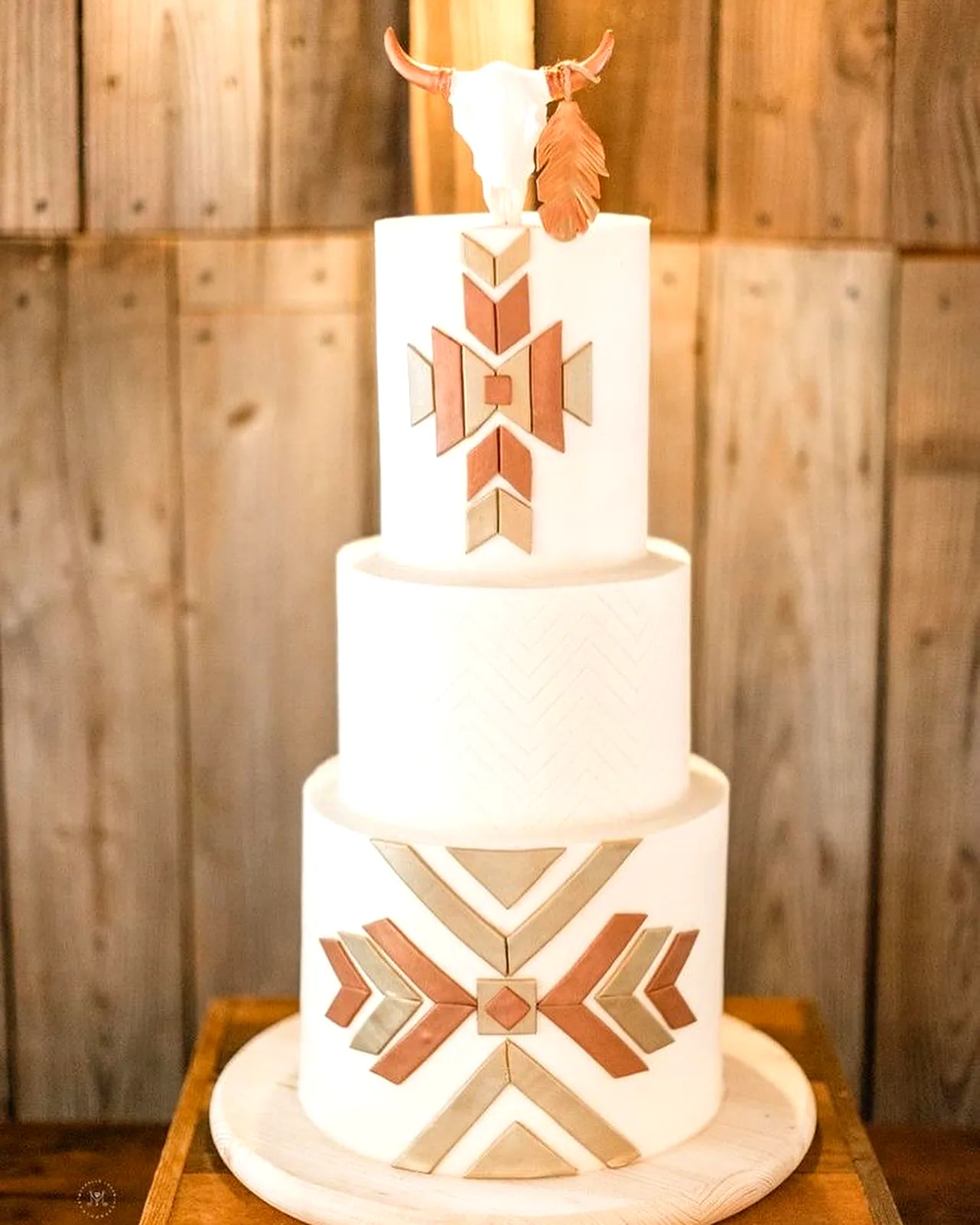Chic Western Wedding Cake for a Stylish Rustic Celebration