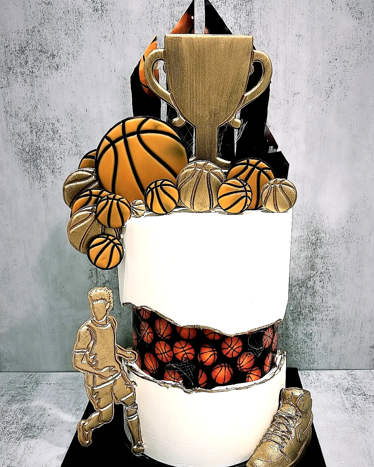 Creative basketball birthday cake for a fun sports-themed celebration