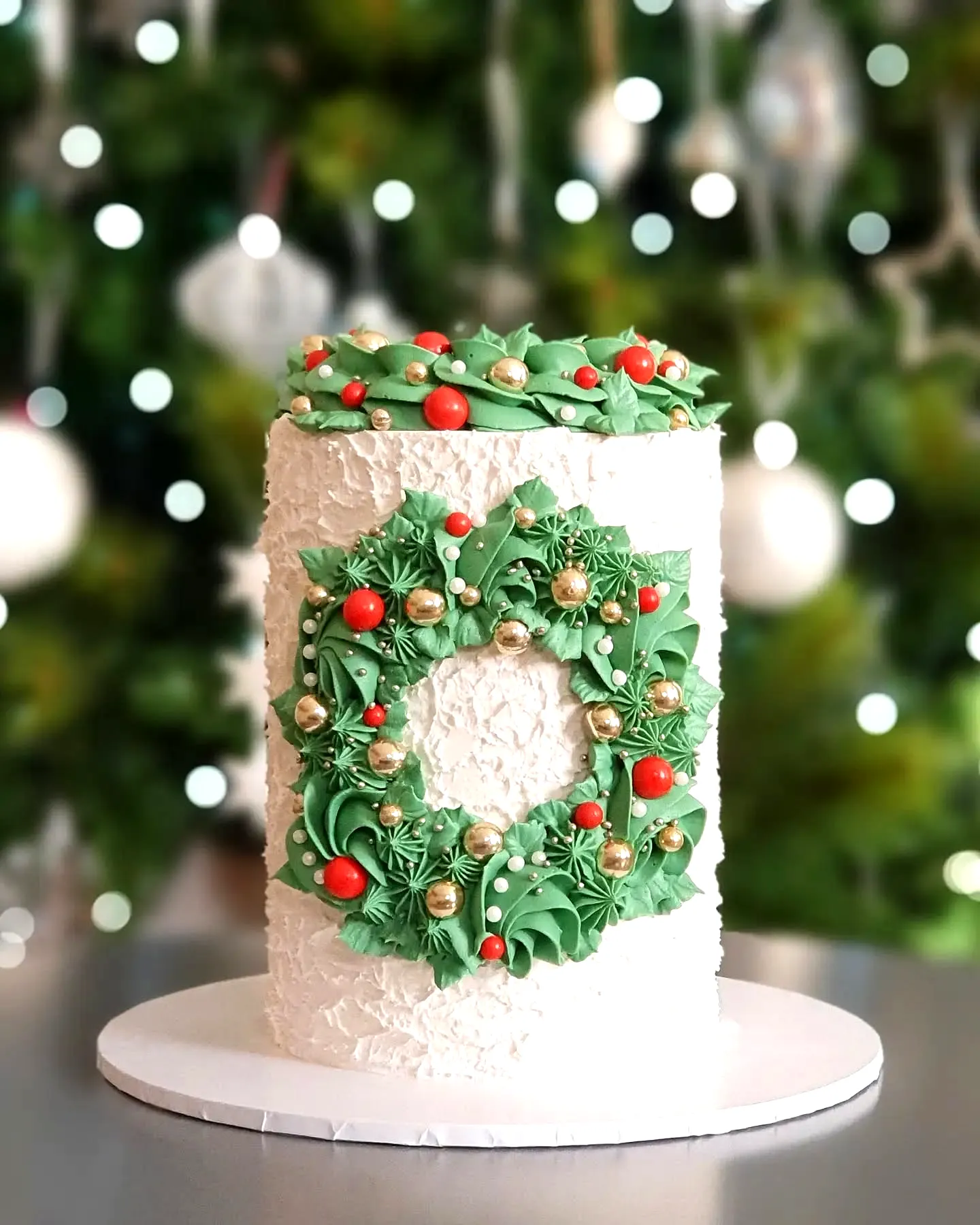 Creative Christmas Cake Design with Textured Frosting and Festive Accents