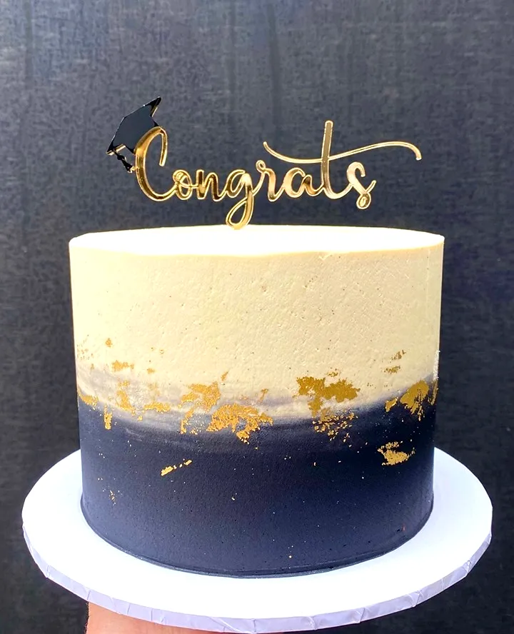 Creative graduation cake topper for a stylish celebration