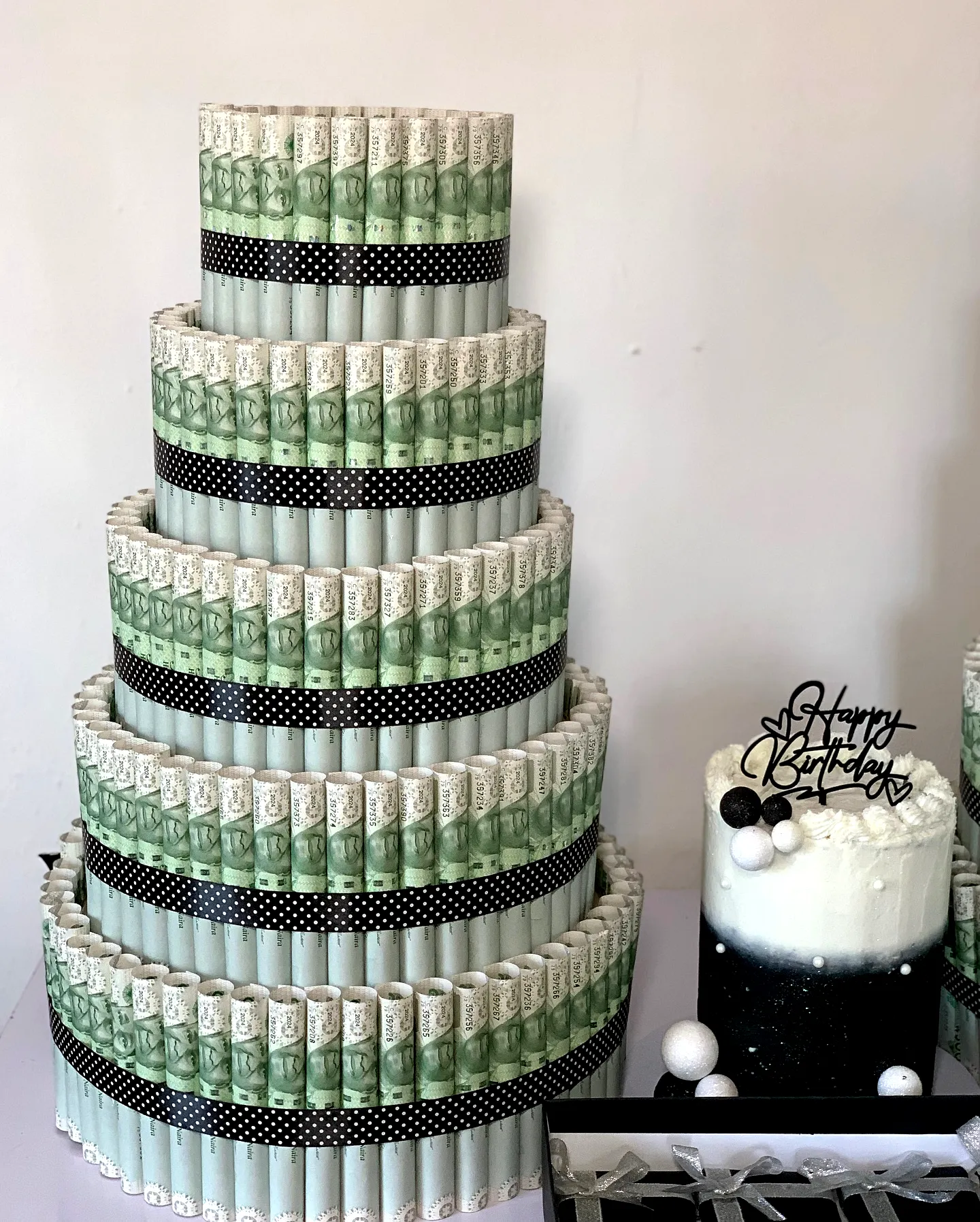 Creative Graduation Money Cake Design for a Fun Celebration