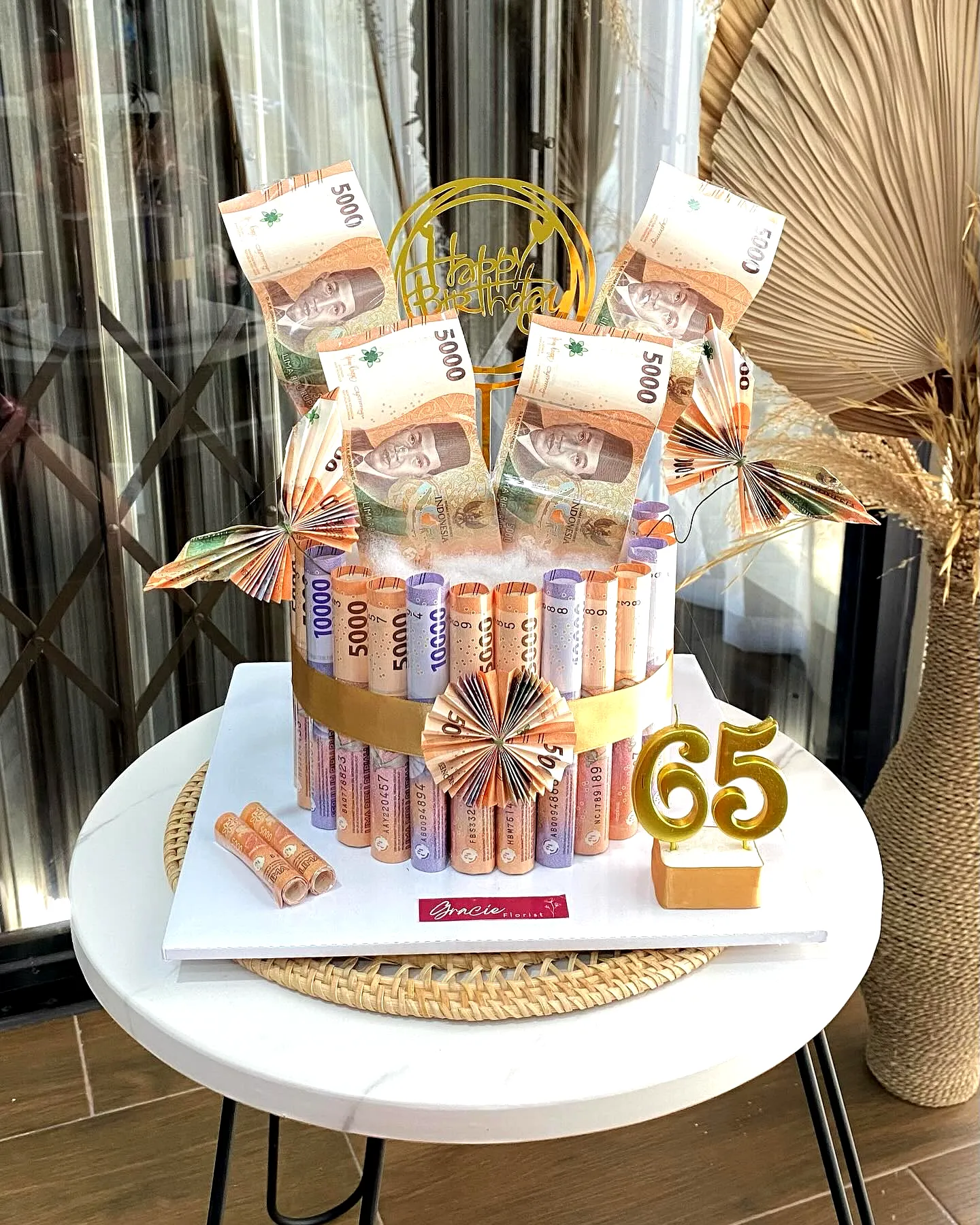 Creative Graduation Money Cake for a Festive Celebration