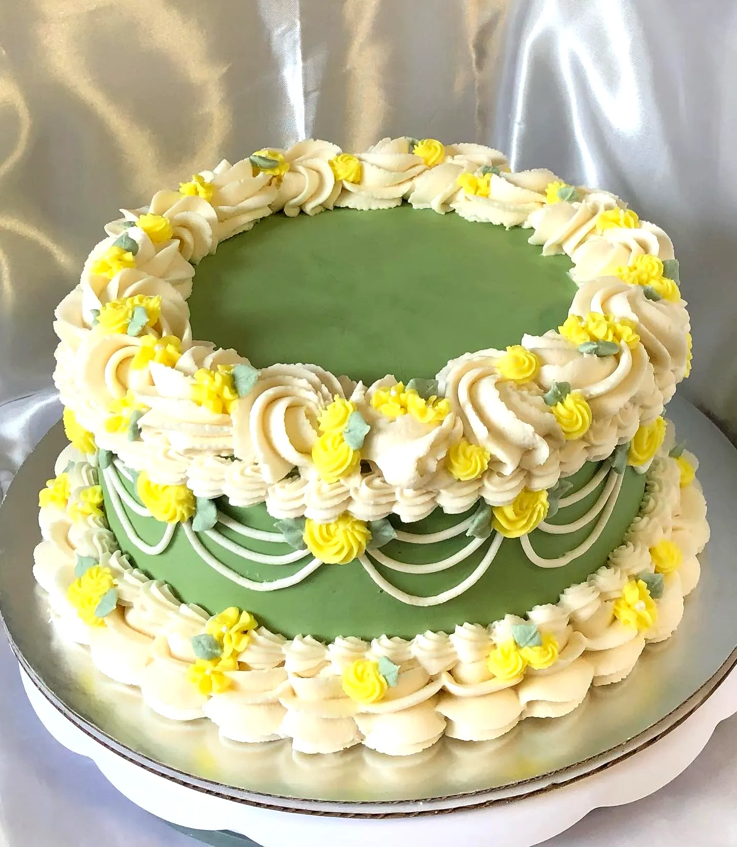 Creative green birthday cake design for a vibrant celebration