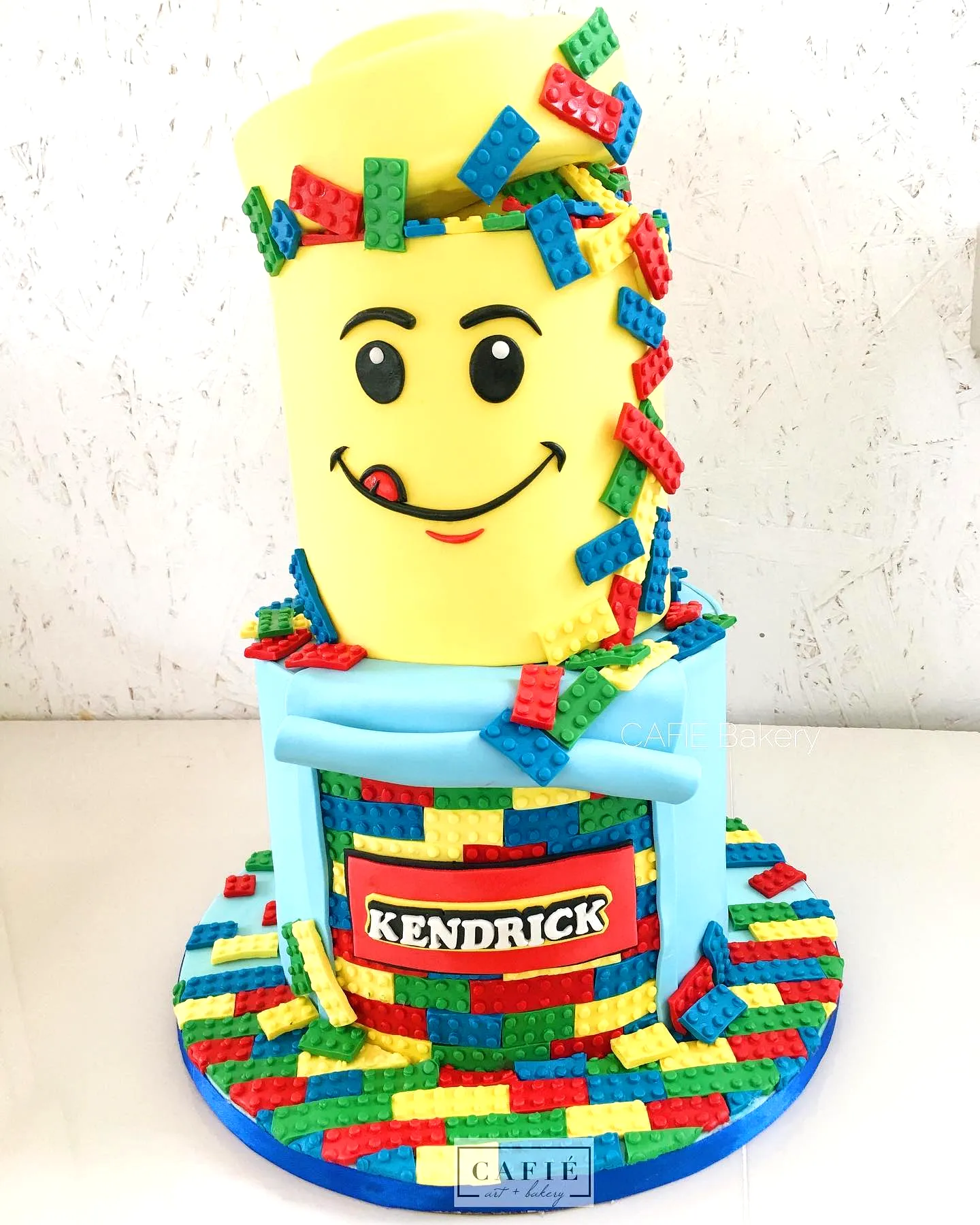 Creative lego birthday cake design for a fun and colorful celebration