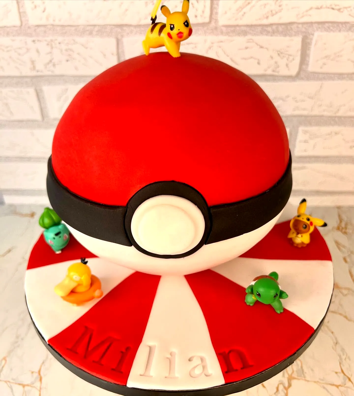 Creative Pokemon Cake Design with Adorable Poke Ball Theme