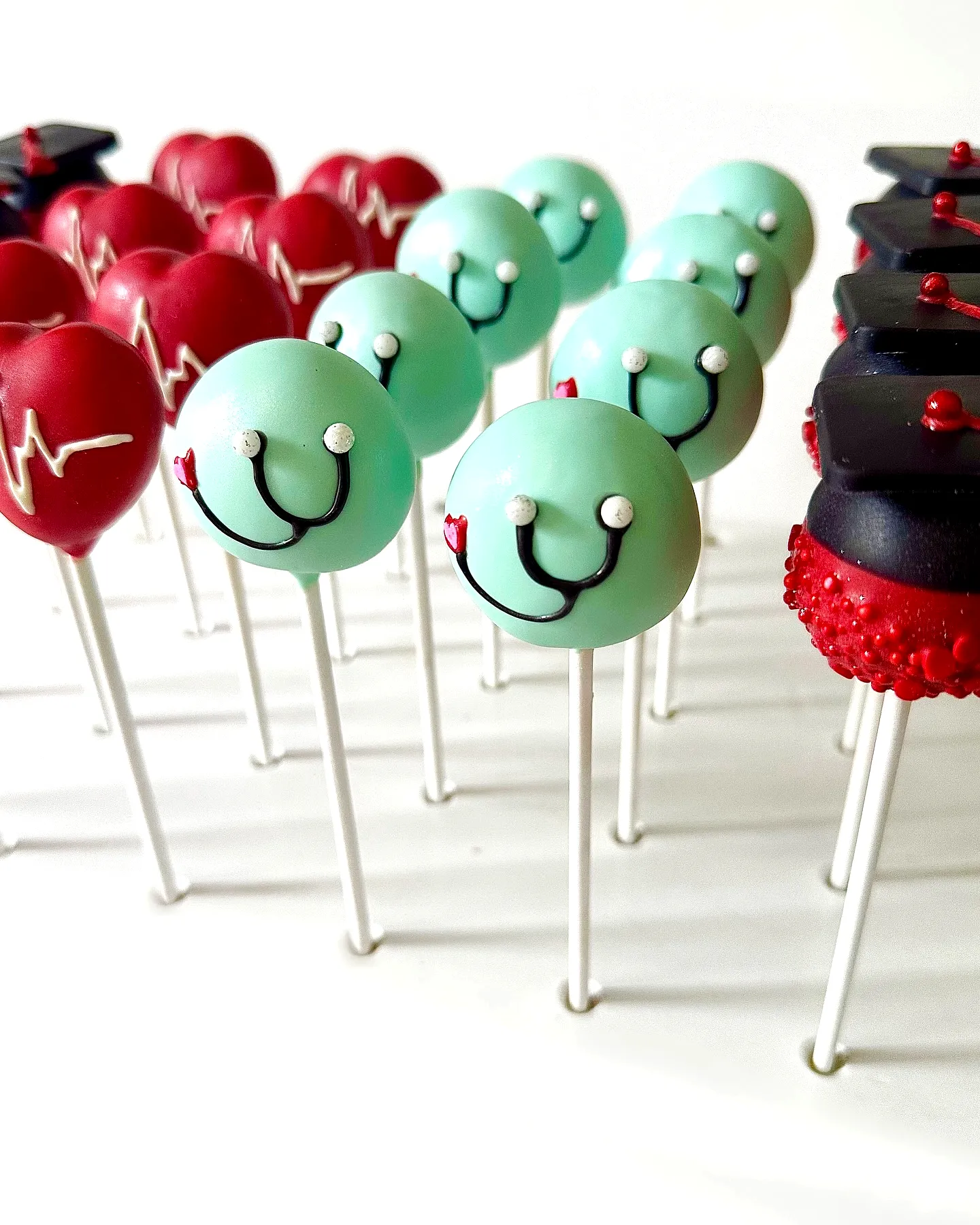 Cute and Colorful Graduation Cake Pop Design for a Fun Celebration