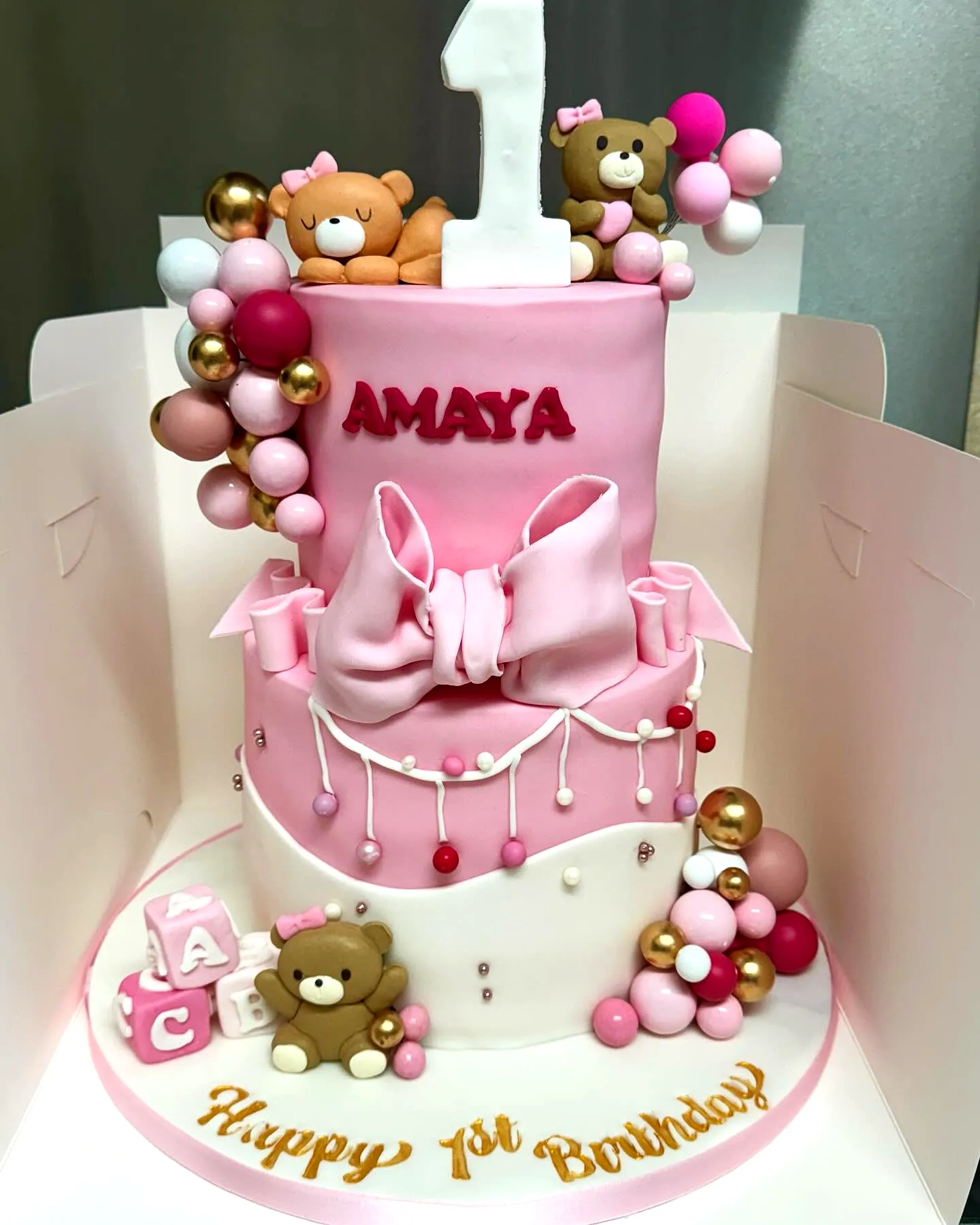 Cute and Creative 1st Birthday Cake Design for a Memorable Celebration
