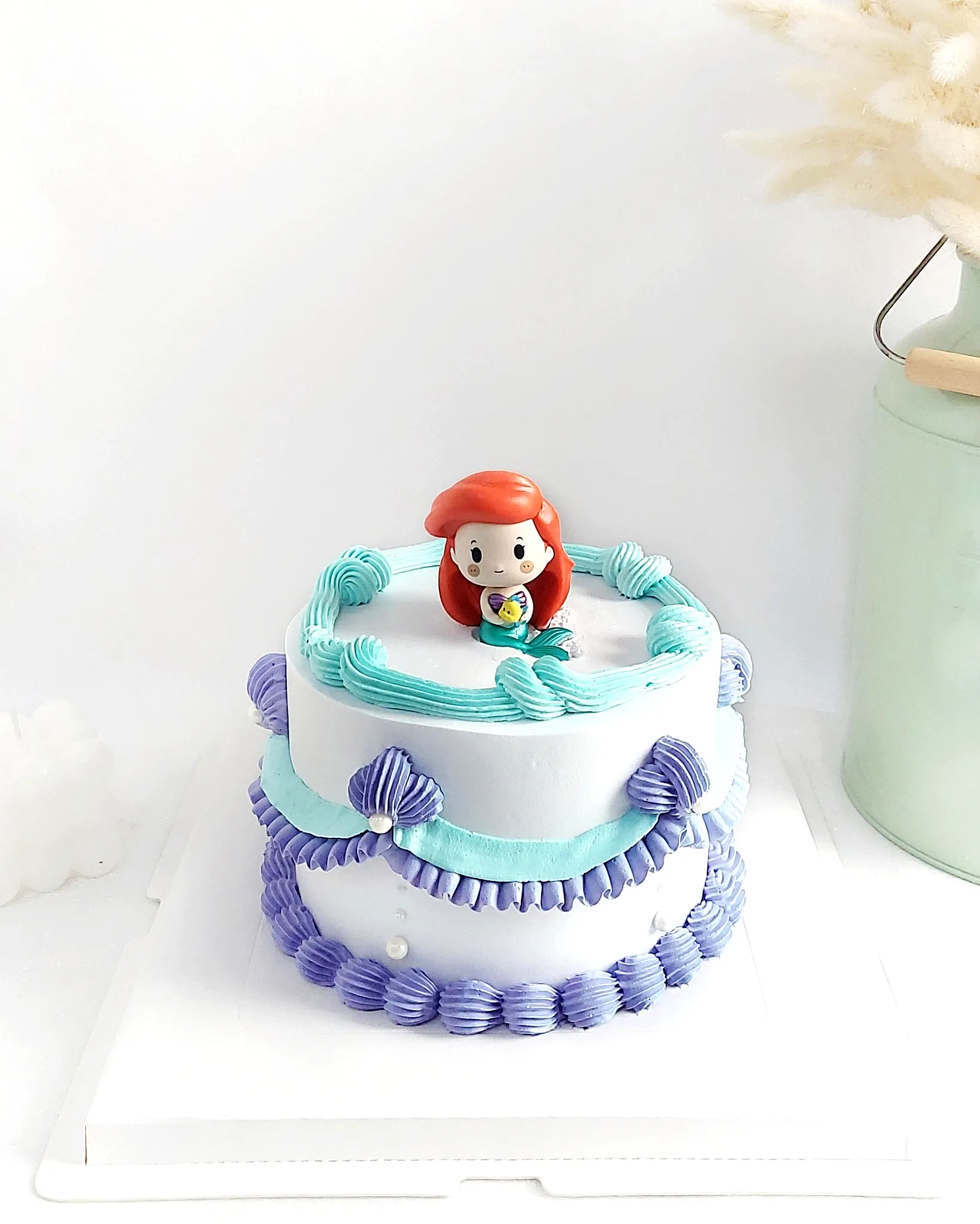 Cute mermaid cake design with whimsical pastel colors and delightful decorations