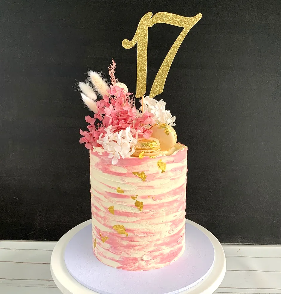 Elegant 17th Birthday Cake for a Festive Celebration