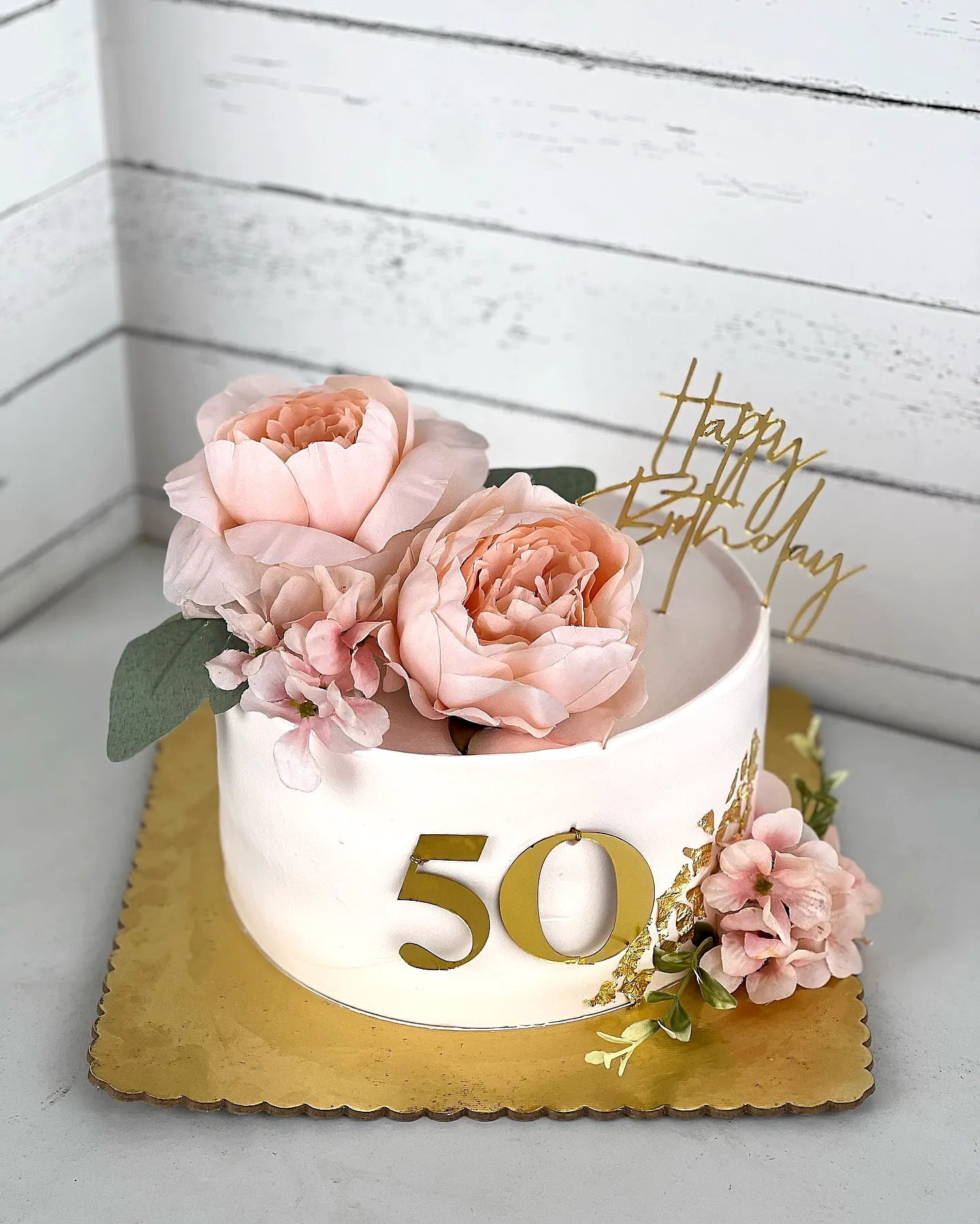 Elegant 50th Birthday Cake for Women with Pink Flowers and Gold Accents