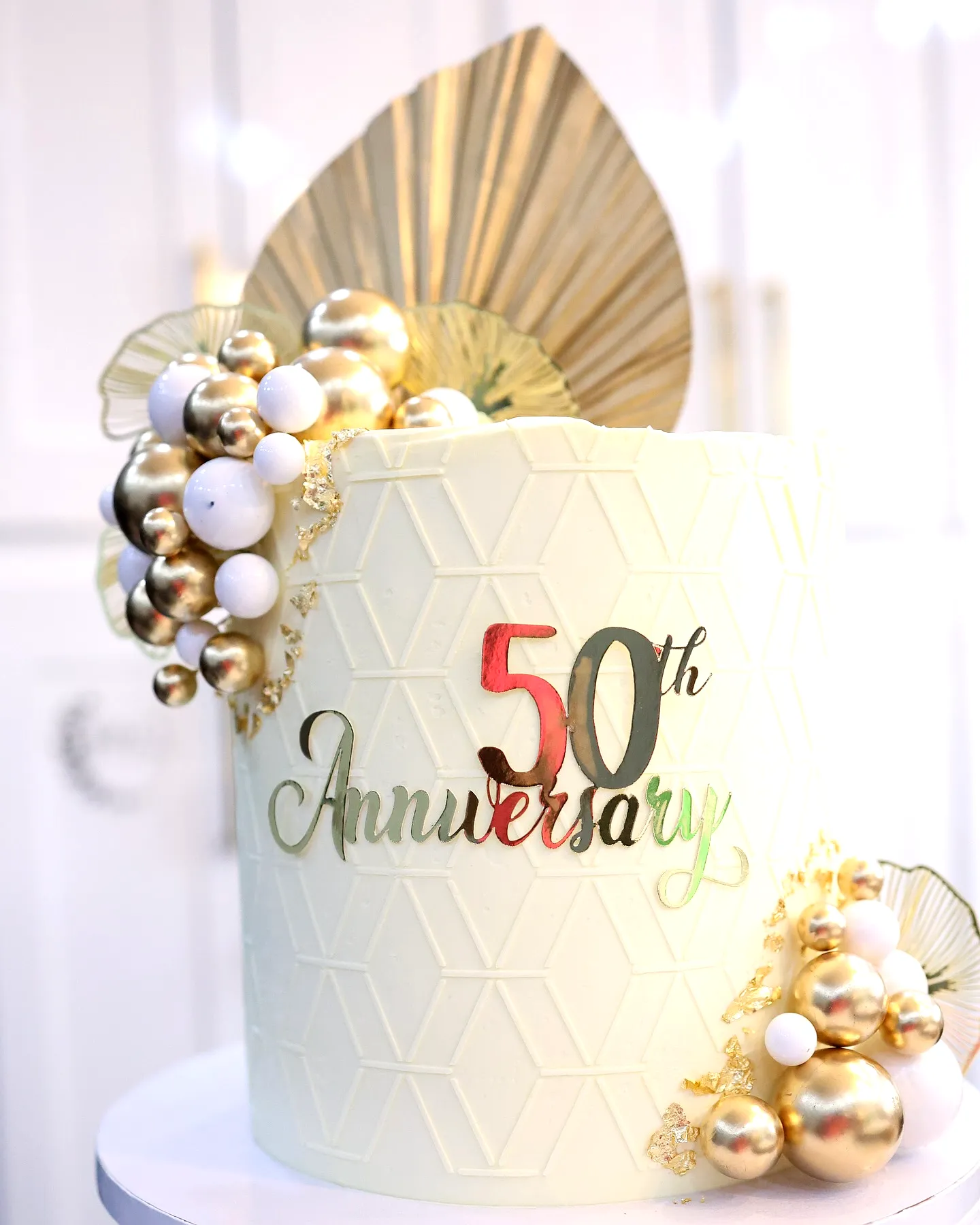 Elegant 50th Wedding Anniversary Cake Combining Sophistication and Charm
