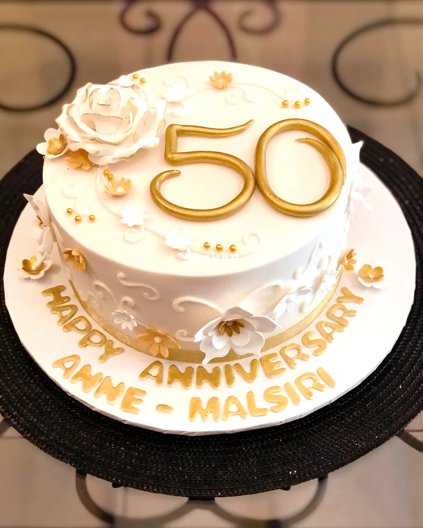 Elegant 50th Wedding Anniversary Cake for a Cherished Celebration
