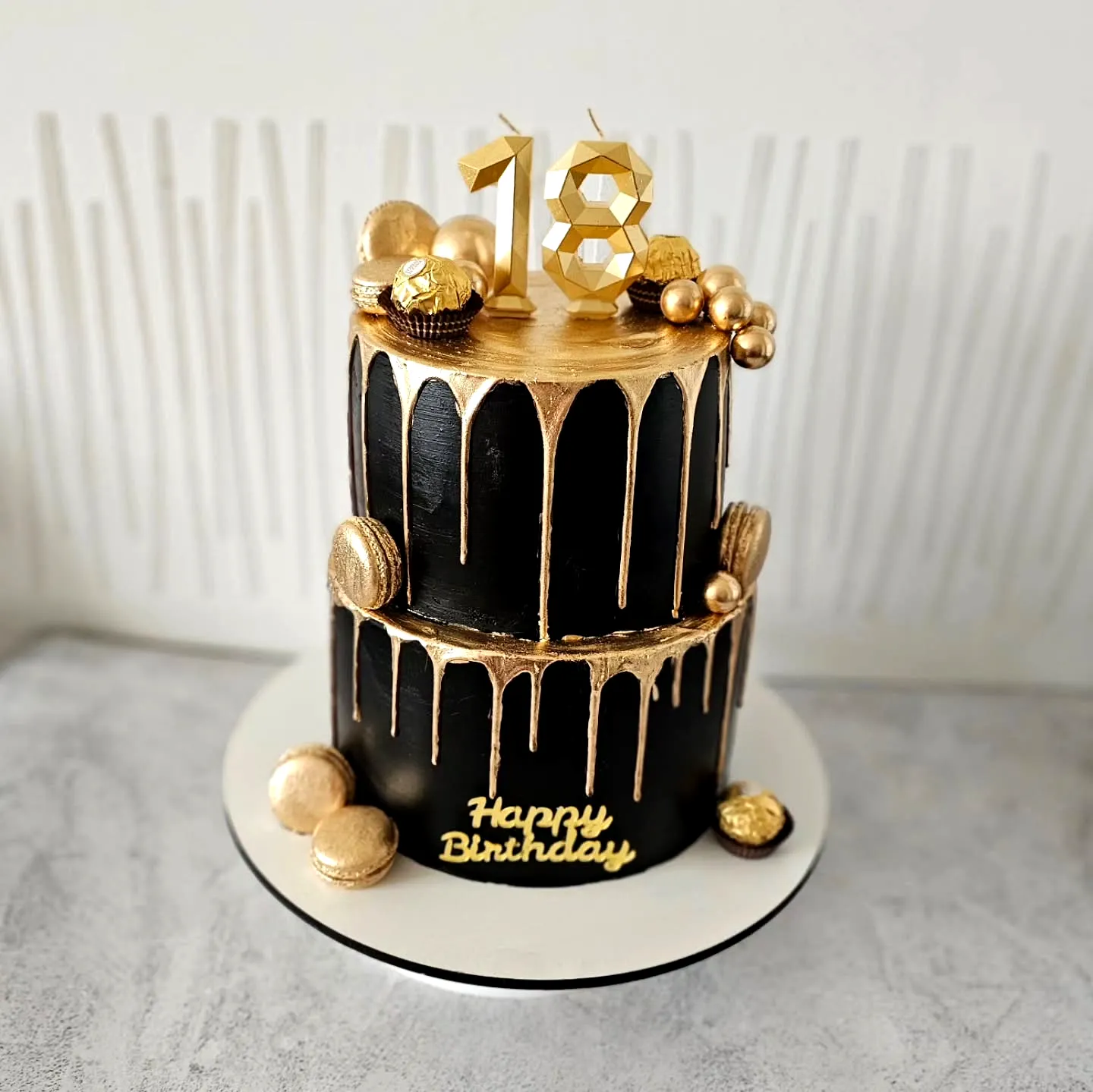 Elegant Black and Gold 18th Birthday Cake Design for a Sophisticated Celebration