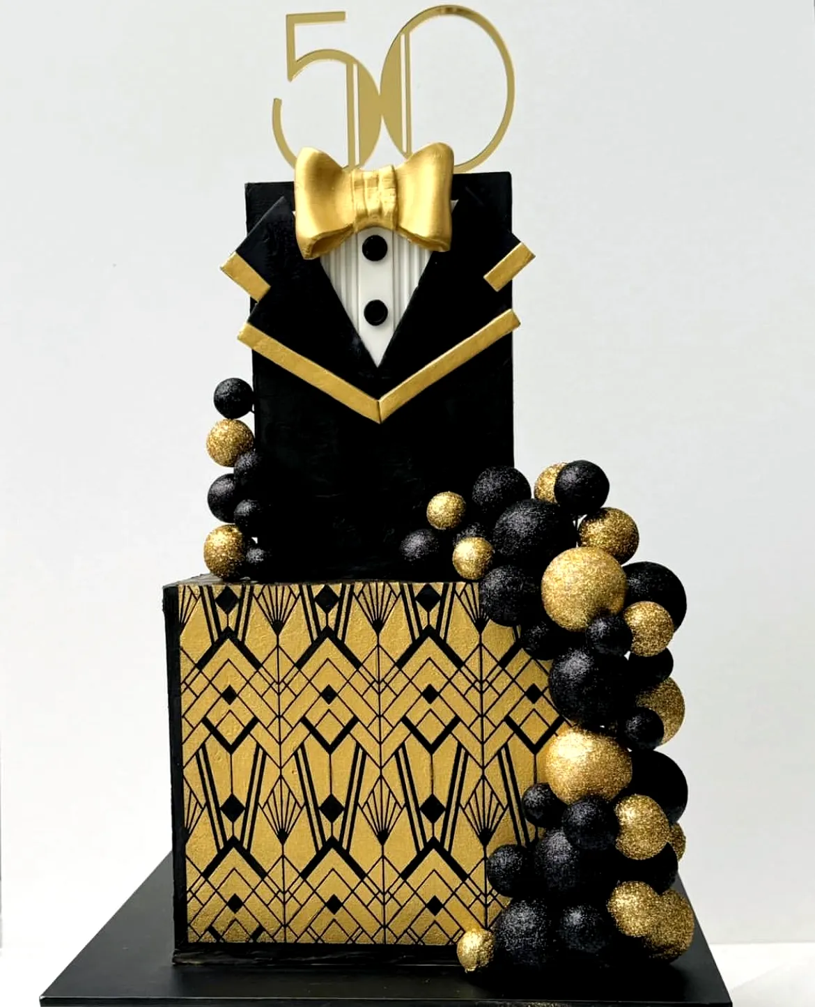 Elegant Black and Gold Birthday Cake Design for a Sophisticated Celebration