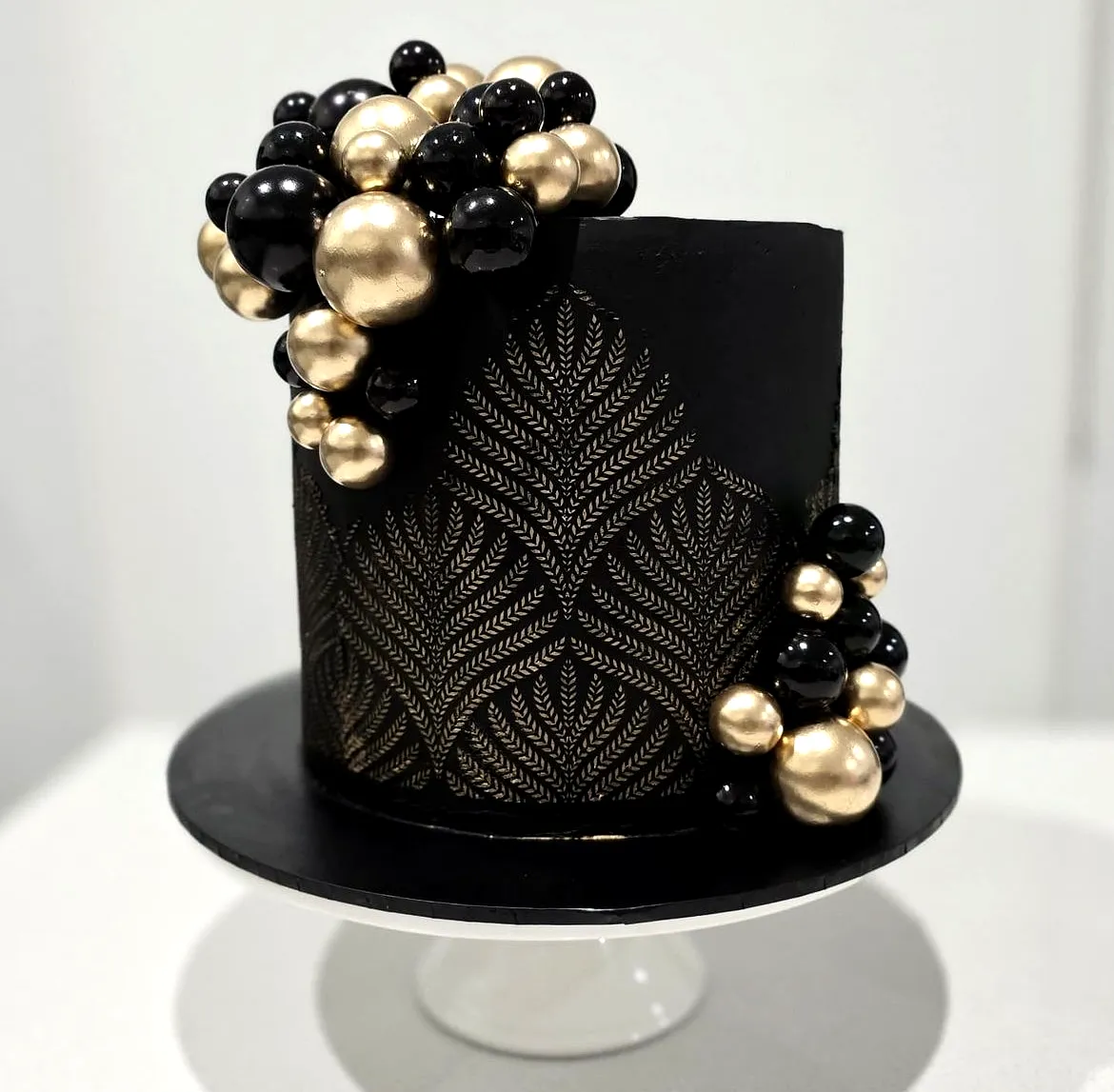 Elegant Black and Gold Birthday Cake for a Chic Celebration