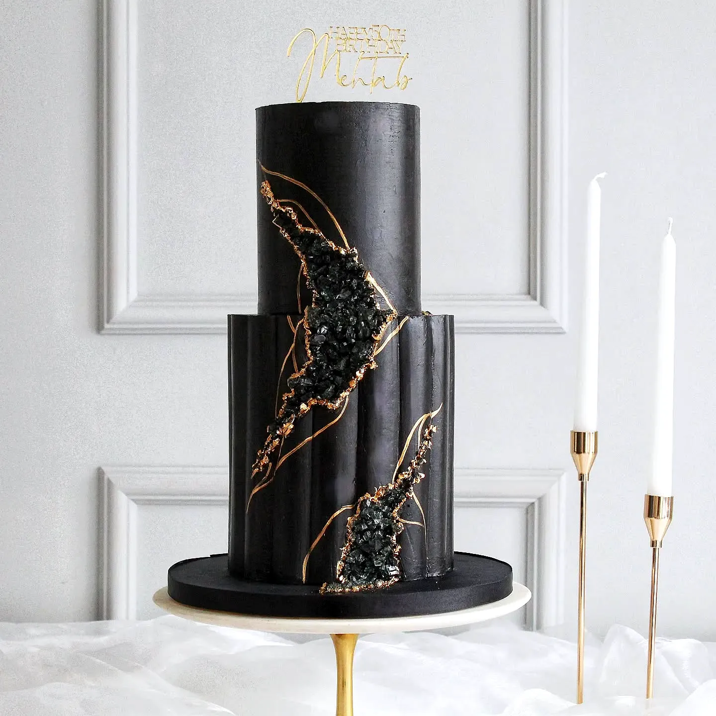 Elegant Black Birthday Cake Design for Modern Celebrations