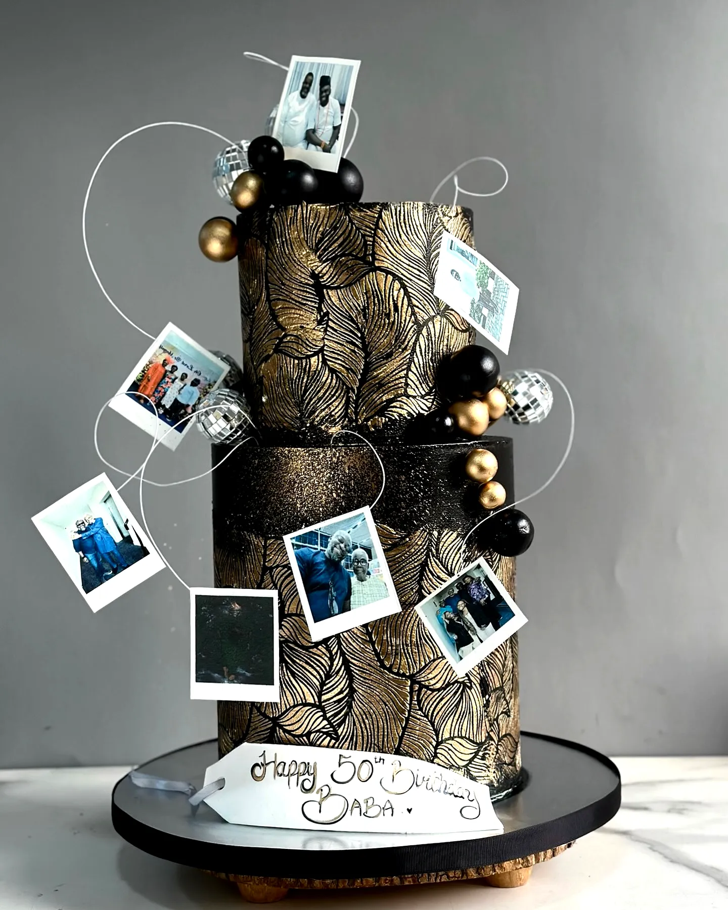 Elegant Black Birthday Cake Design with Gold Accents for a Stylish Celebration
