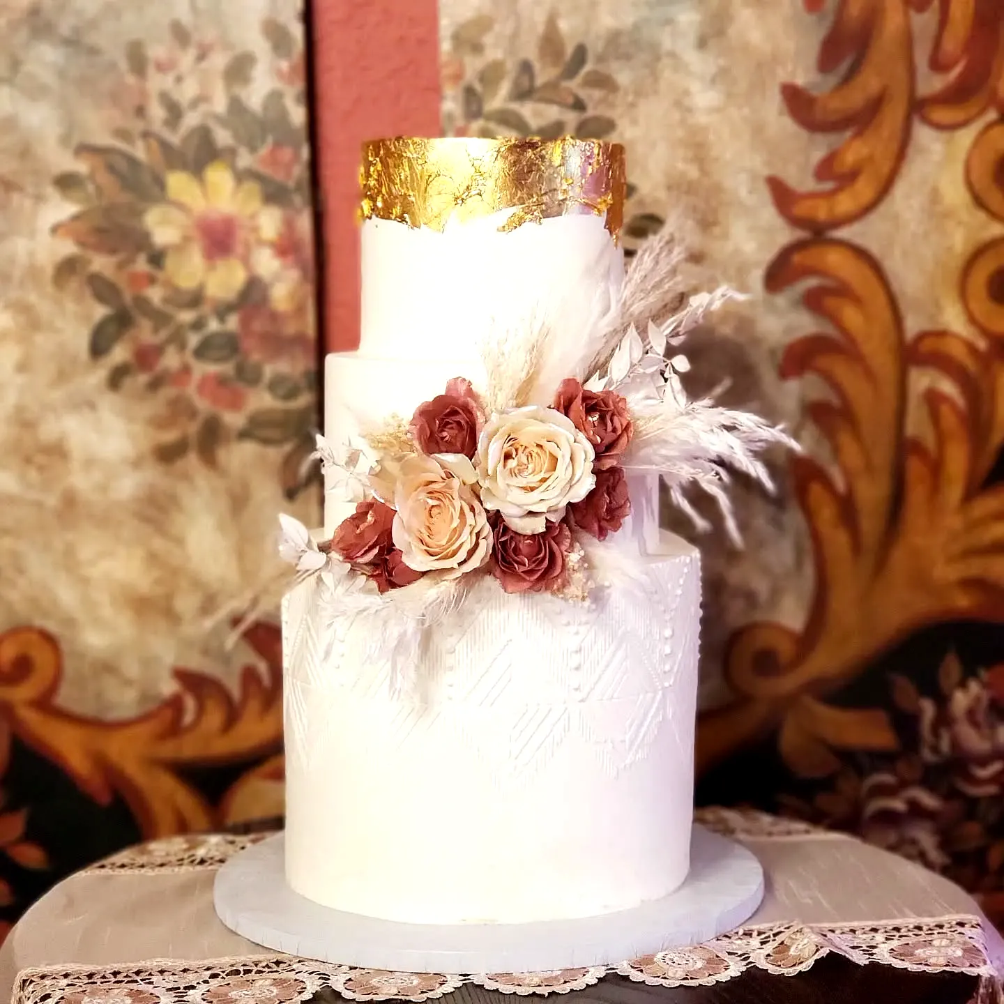 Elegant Boho Wedding Cake Design with Gold Leaf and Dried Florals