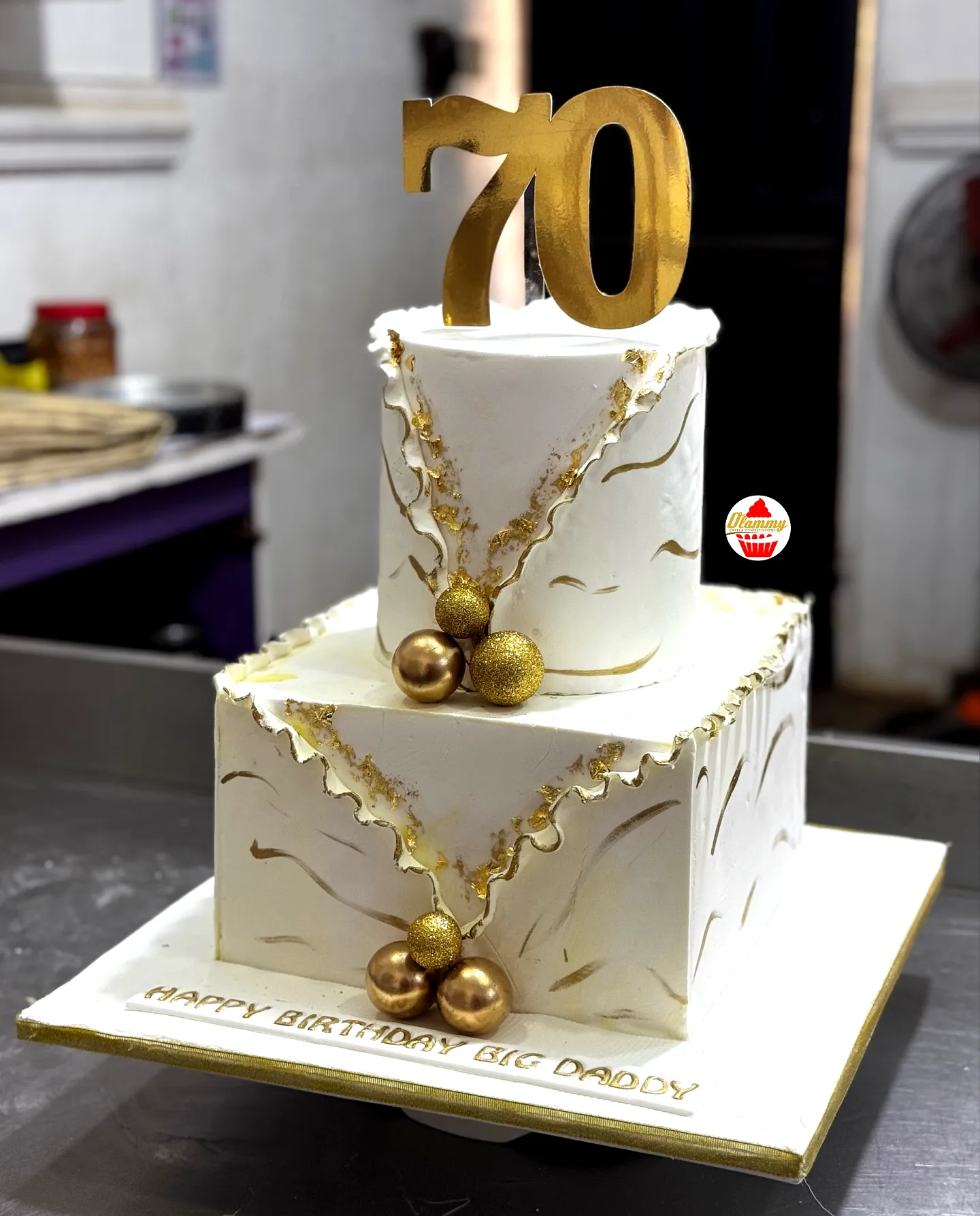 Elegant Golden Birthday Cake Design for a Stylish Celebration