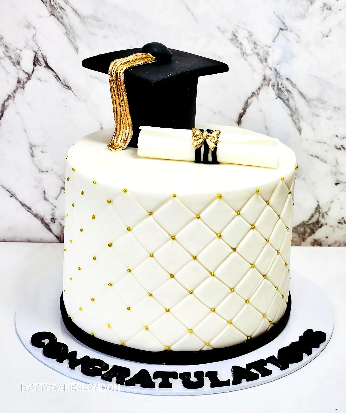 Elegant Simple Graduation Cake for a Memorable Celebration