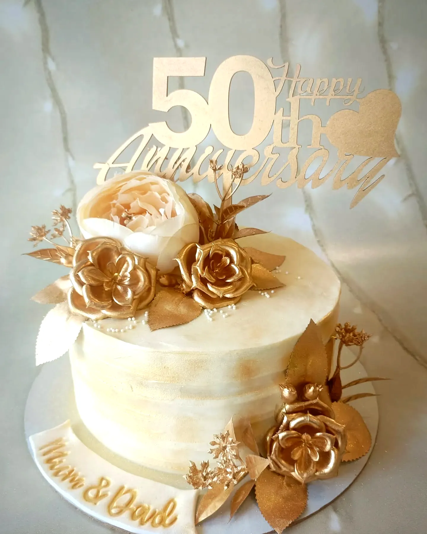 Elegant wedding anniversary cake for a stunning 50th celebration