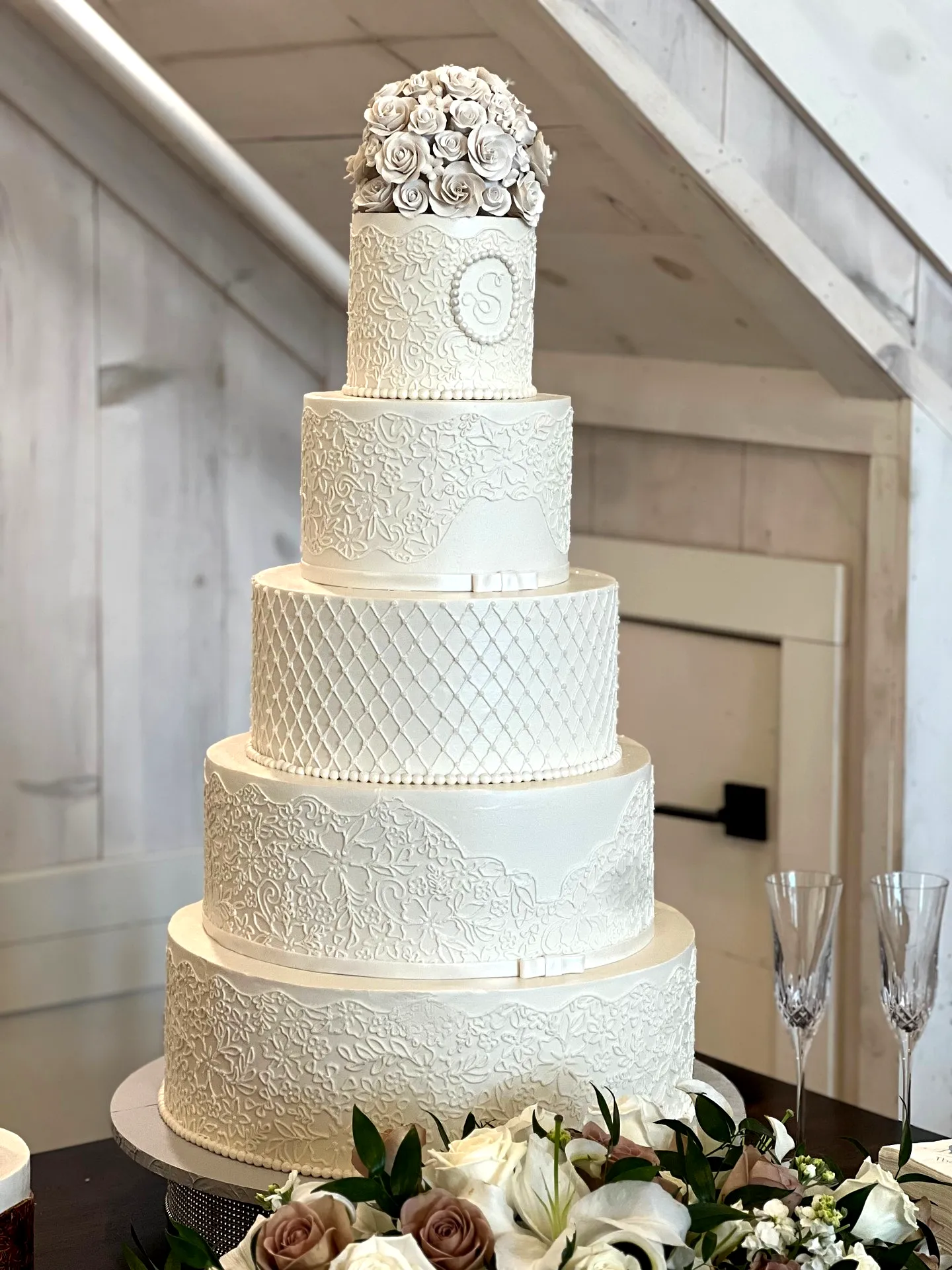 Elegant wedding cake design featuring lace and floral accents