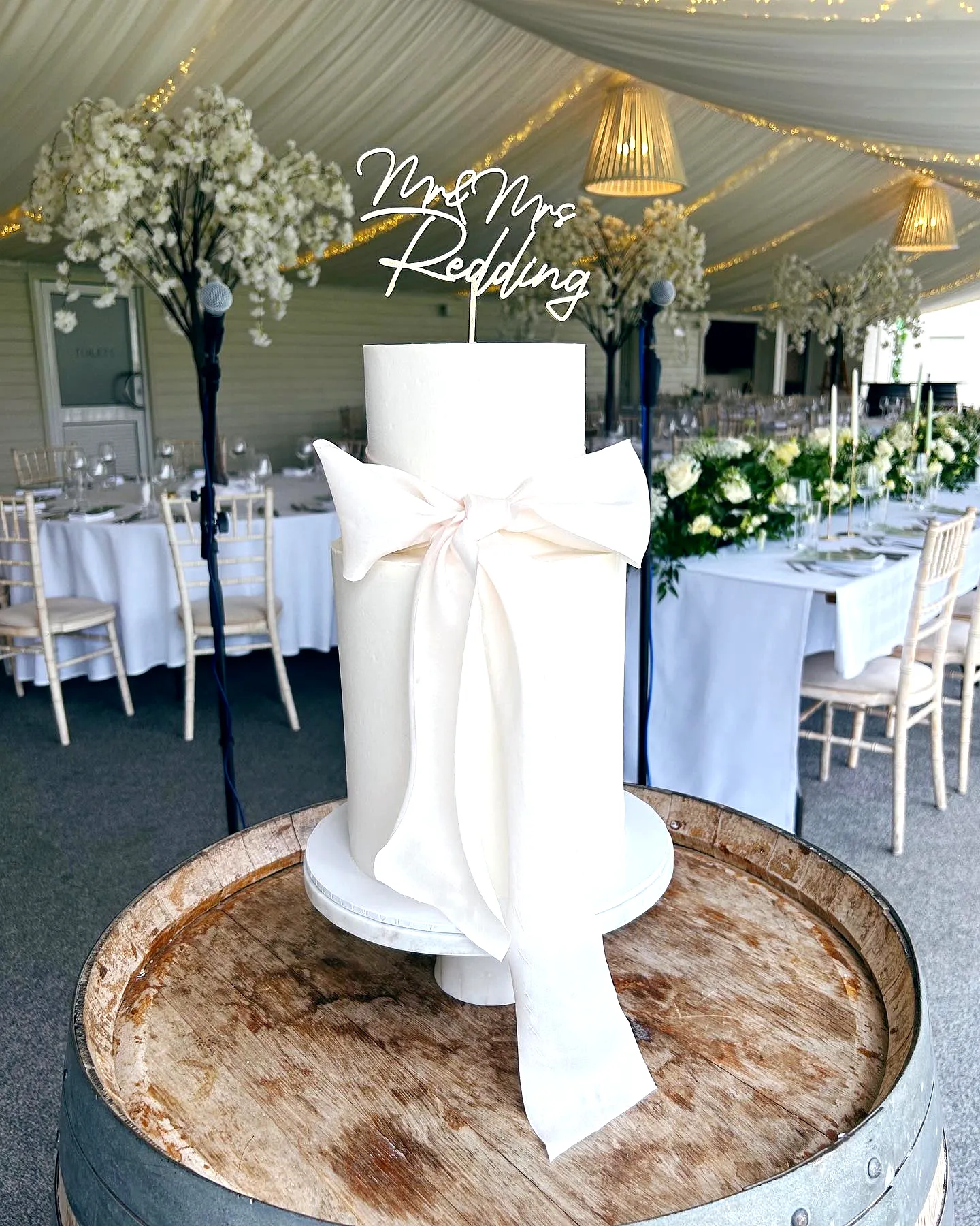 Elegant wedding cake design for a sophisticated celebration