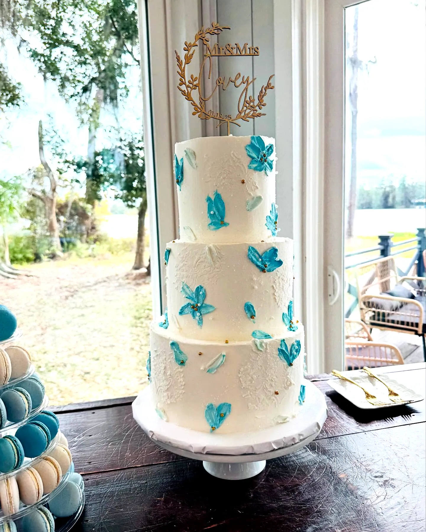 Elegant Wedding Cake Design with Blue Flowers and Modern Accents